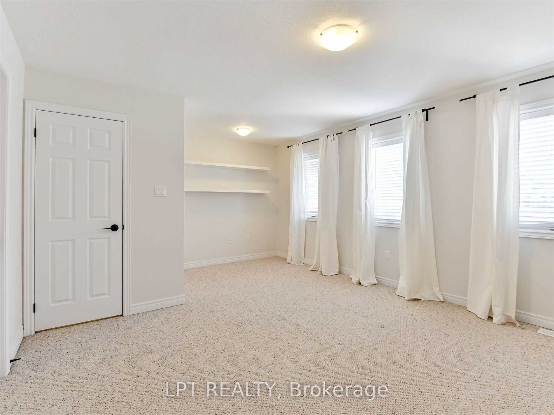 124 Parkinson Crescent 15 Property Photo 8