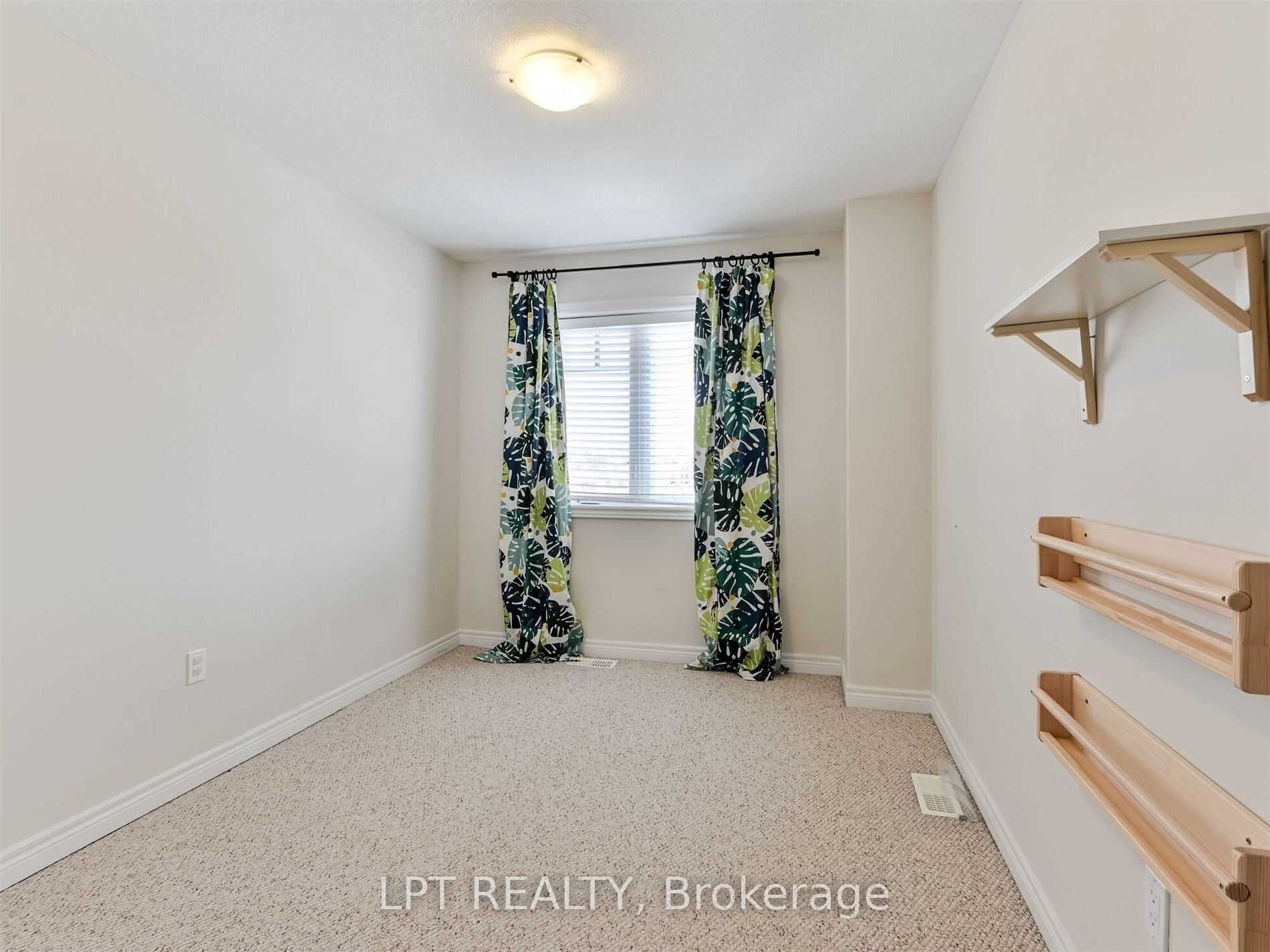 124 Parkinson Crescent 15 Property Photo 9