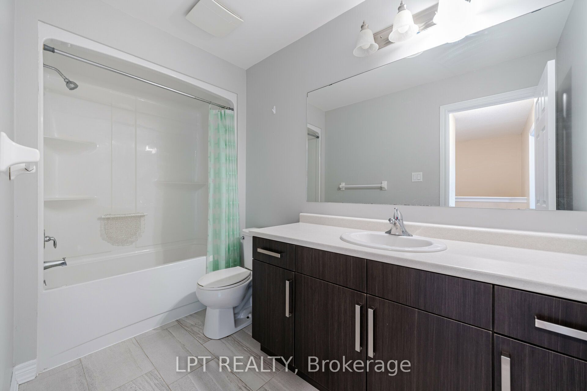124 Parkinson Crescent 15 Property Photo 18