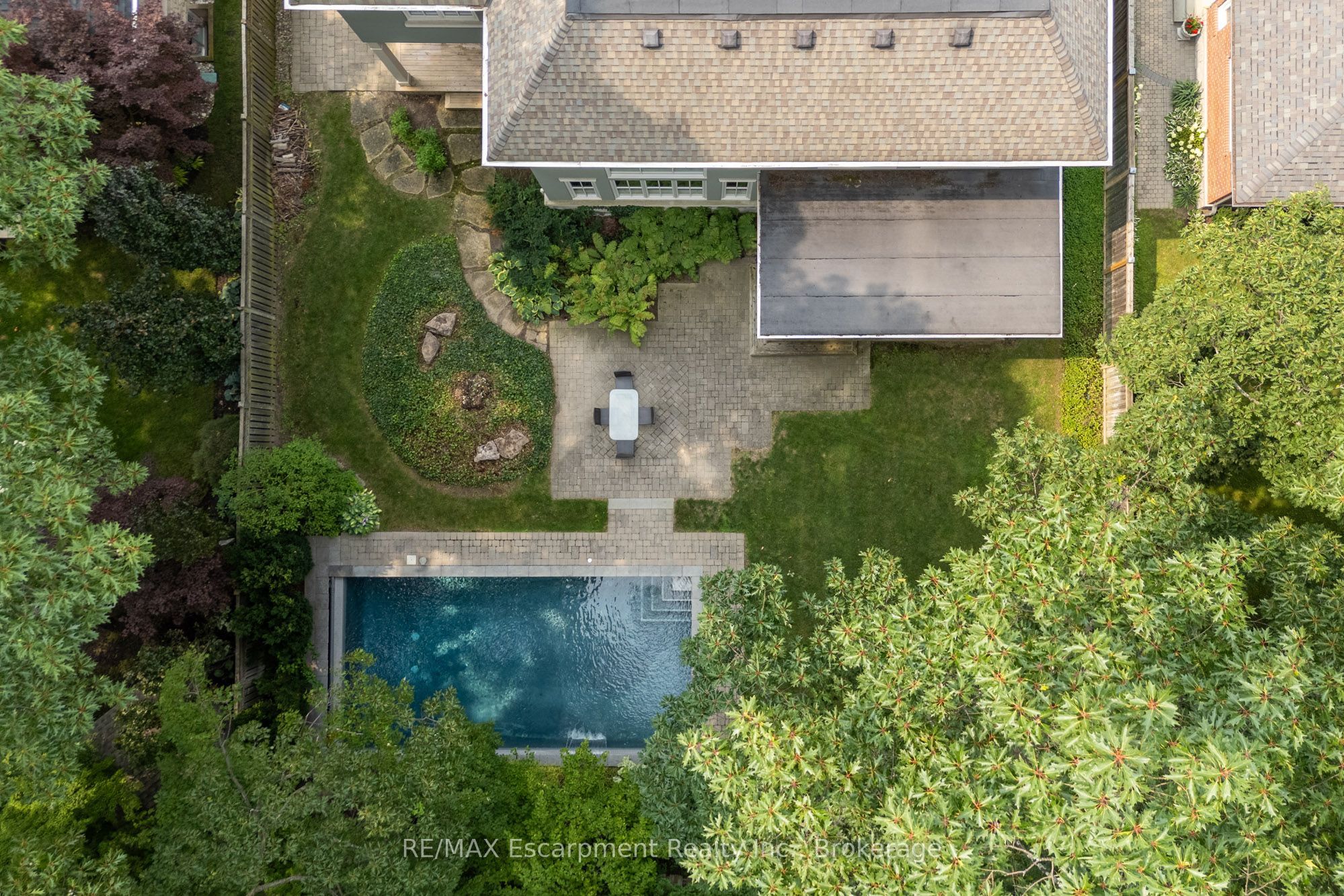 411 Wedgewood Drive Property Photo 4