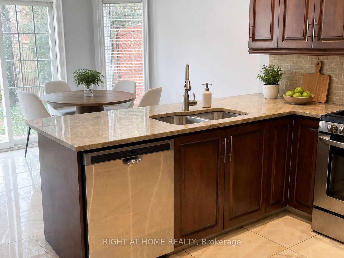 1466 Bayshire Drive Property Photo 10