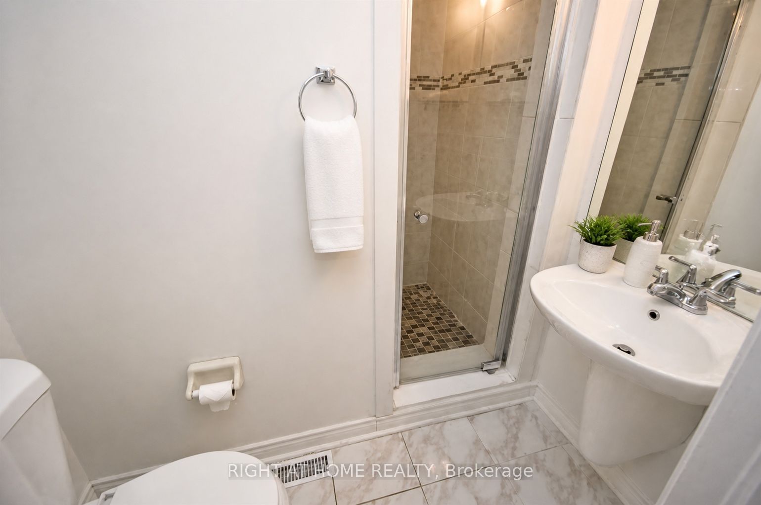 1466 Bayshire Drive Property Photo 11