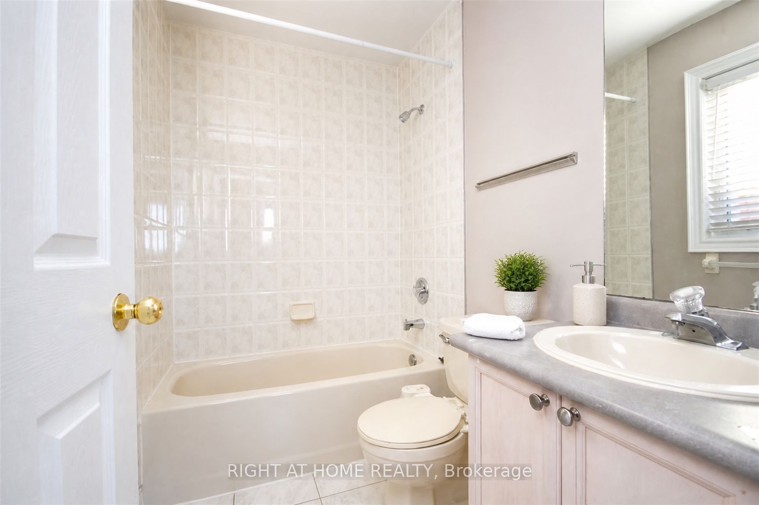 1466 Bayshire Drive Property Photo 12