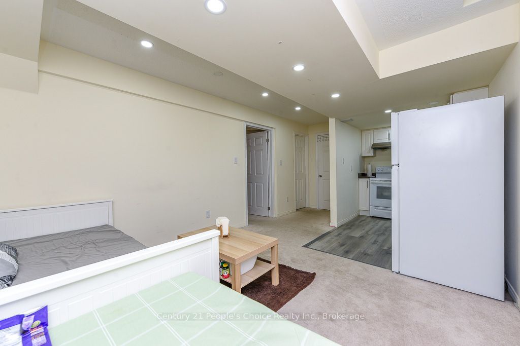 270 Brussels Avenue Property Photo 41
