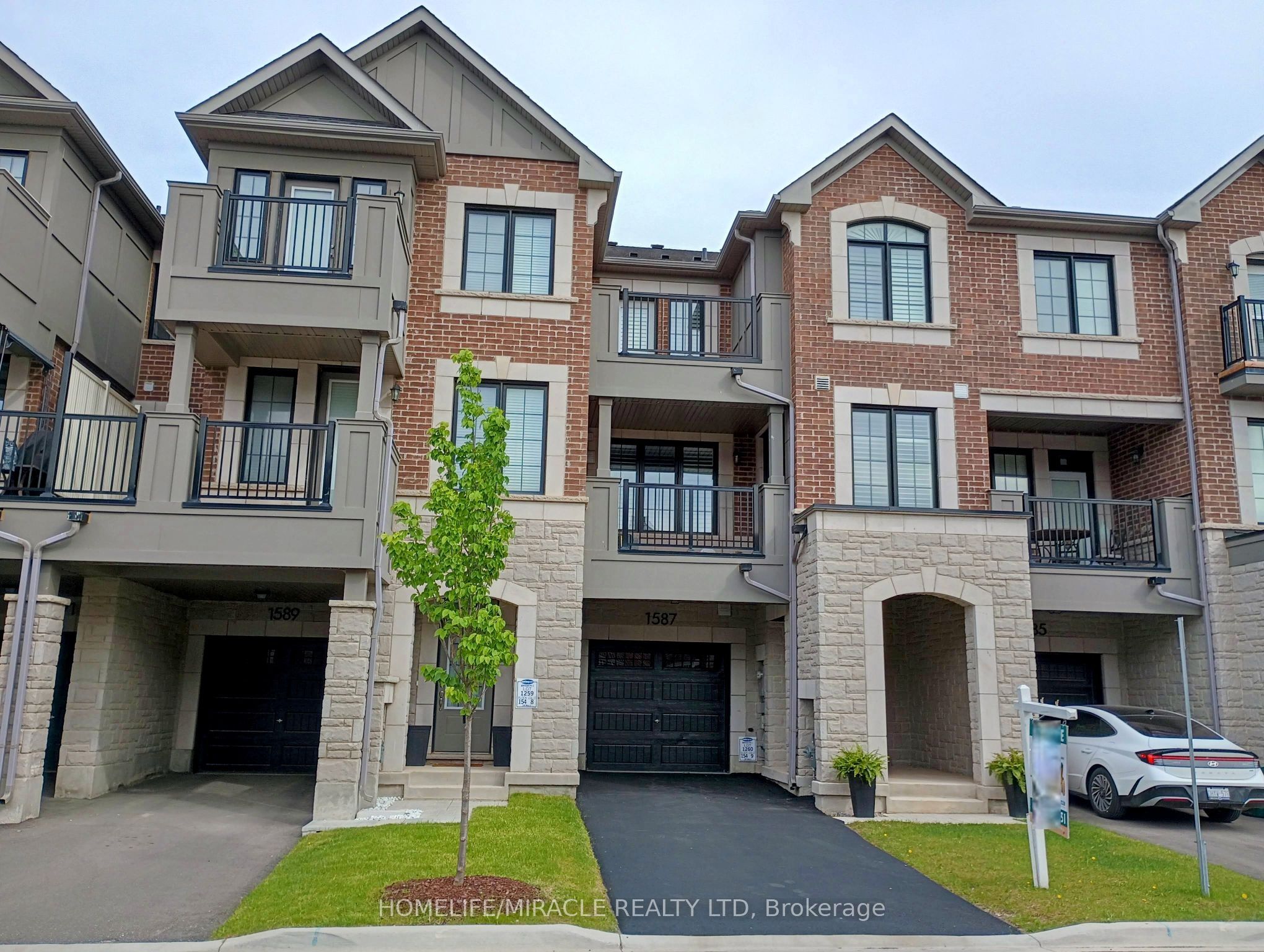 1587 Moira Crescent