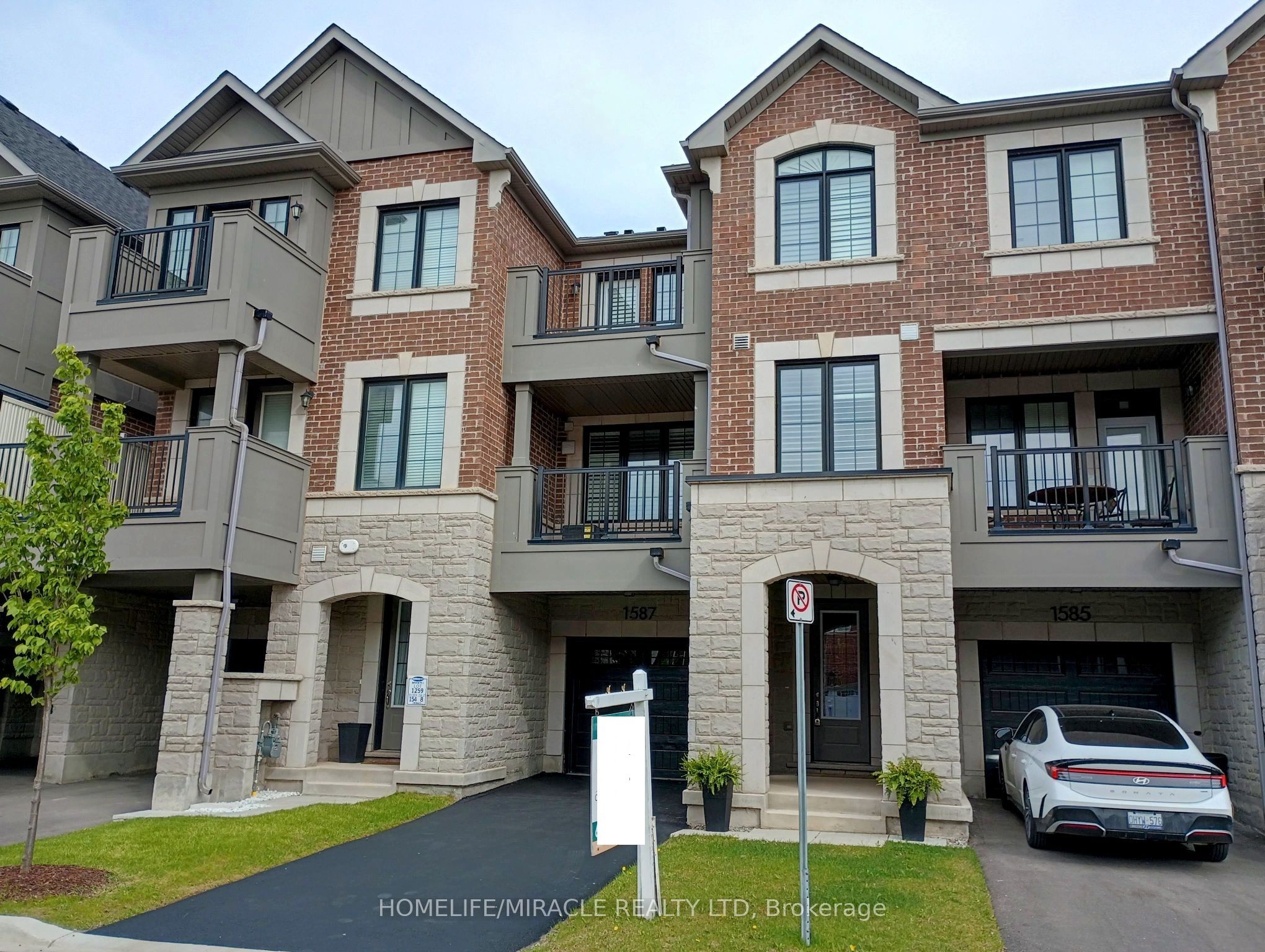 1587 Moira Crescent Property Photo 3
