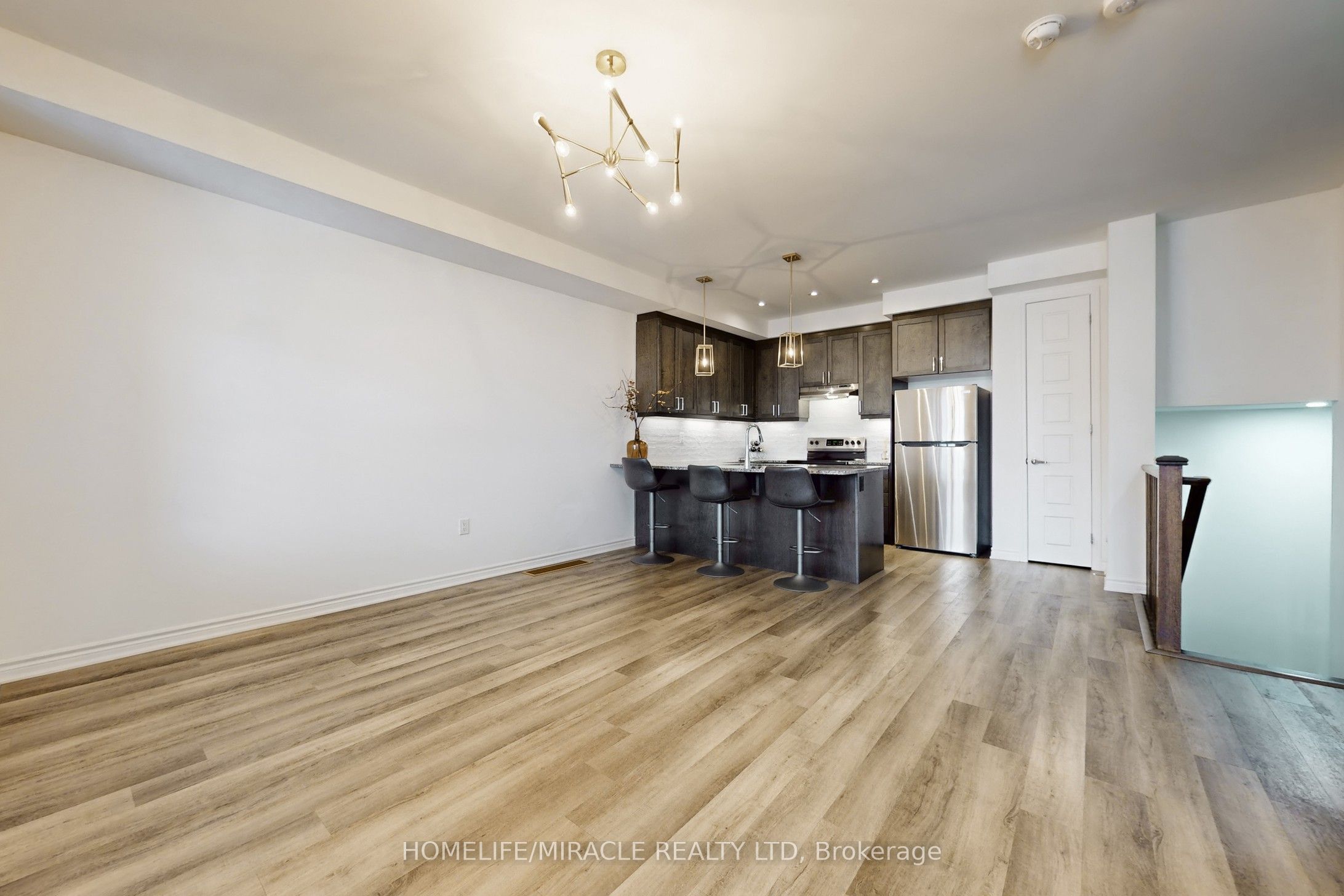 1587 Moira Crescent Property Photo 7