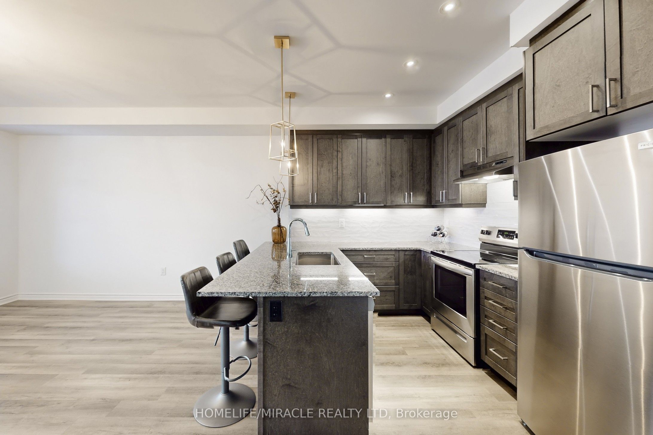 1587 Moira Crescent Property Photo 12