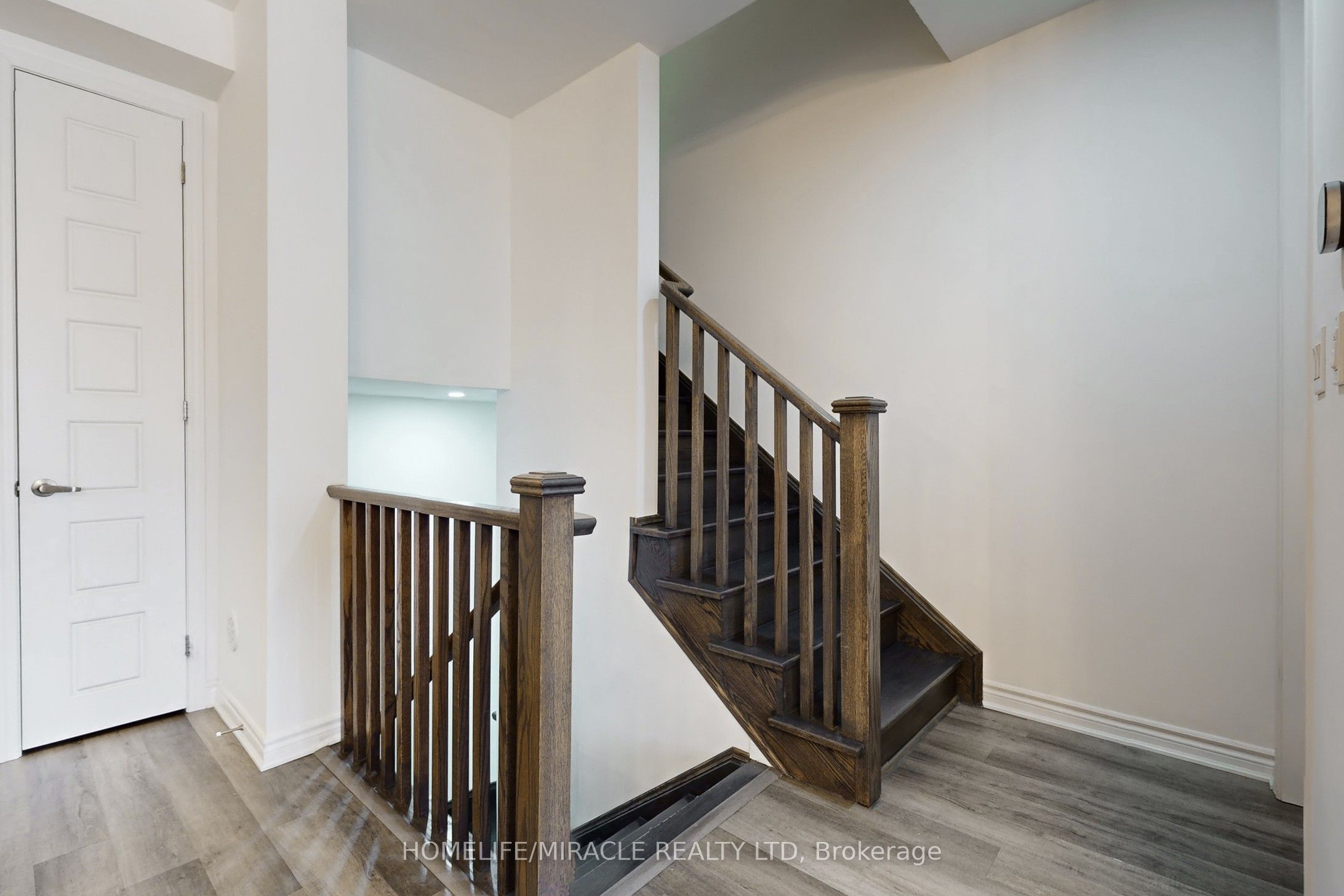 1587 Moira Crescent Property Photo 17