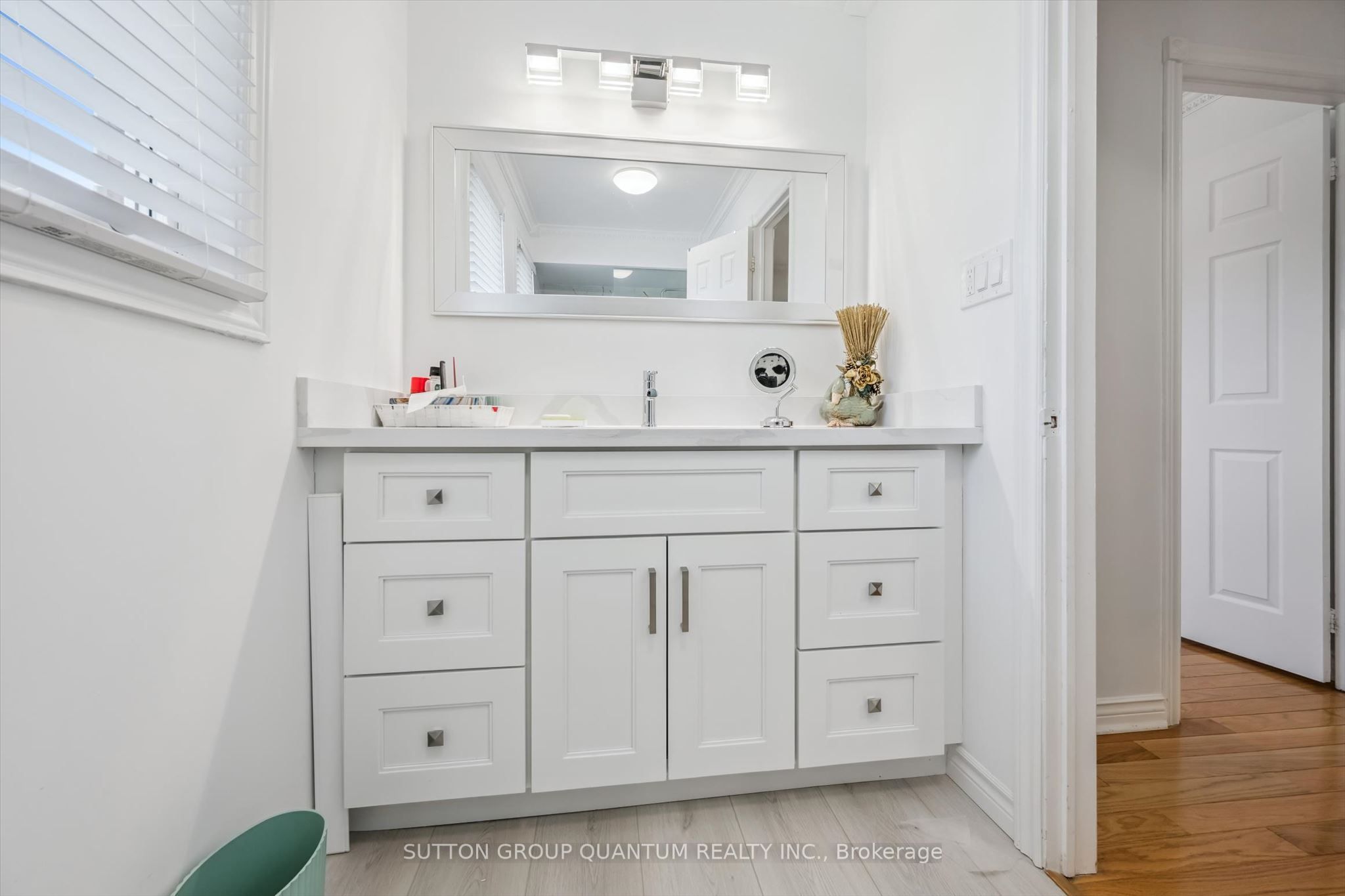 2944 Kingsway Drive Property Photo 19