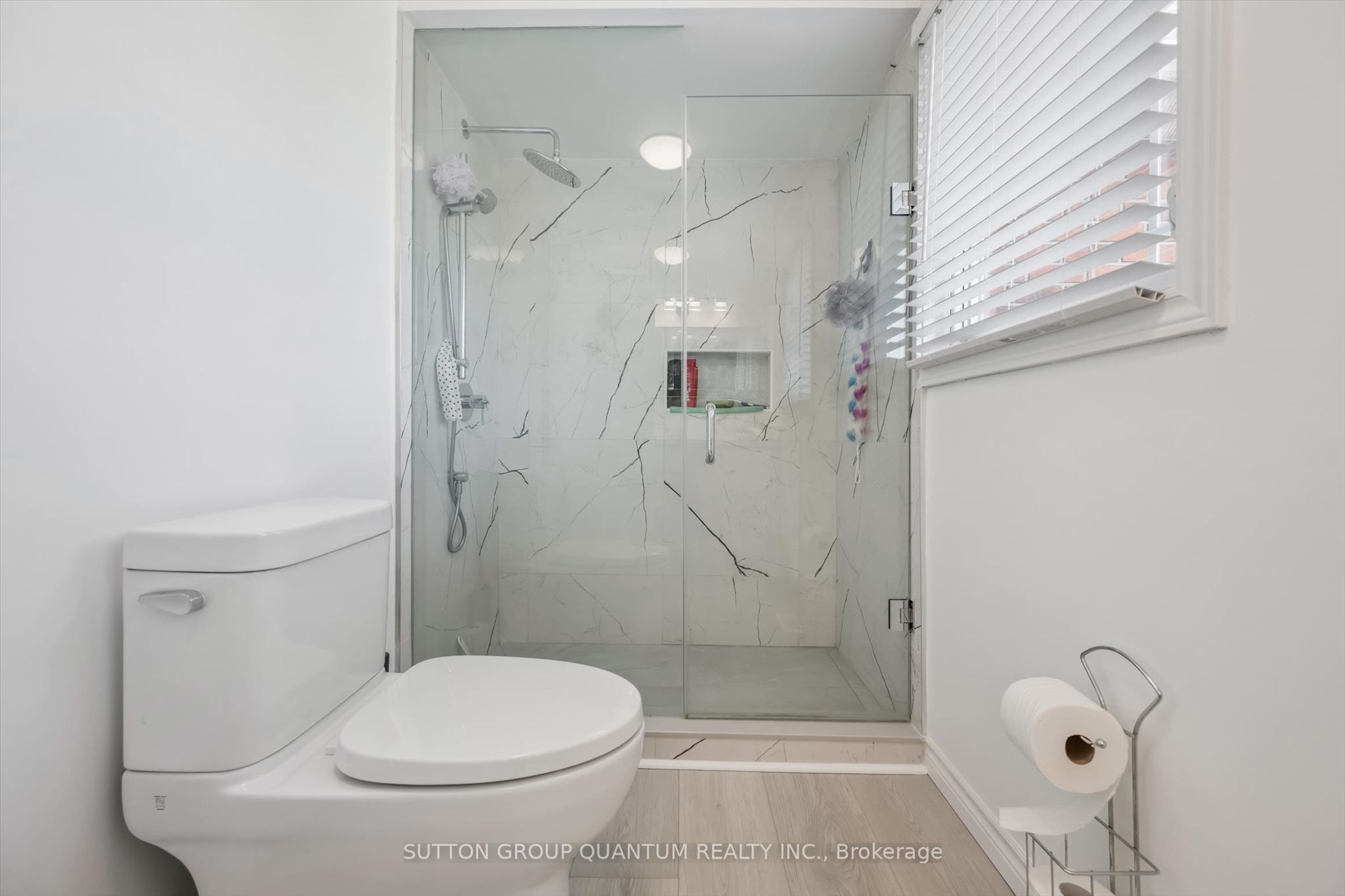 2944 Kingsway Drive Property Photo 20