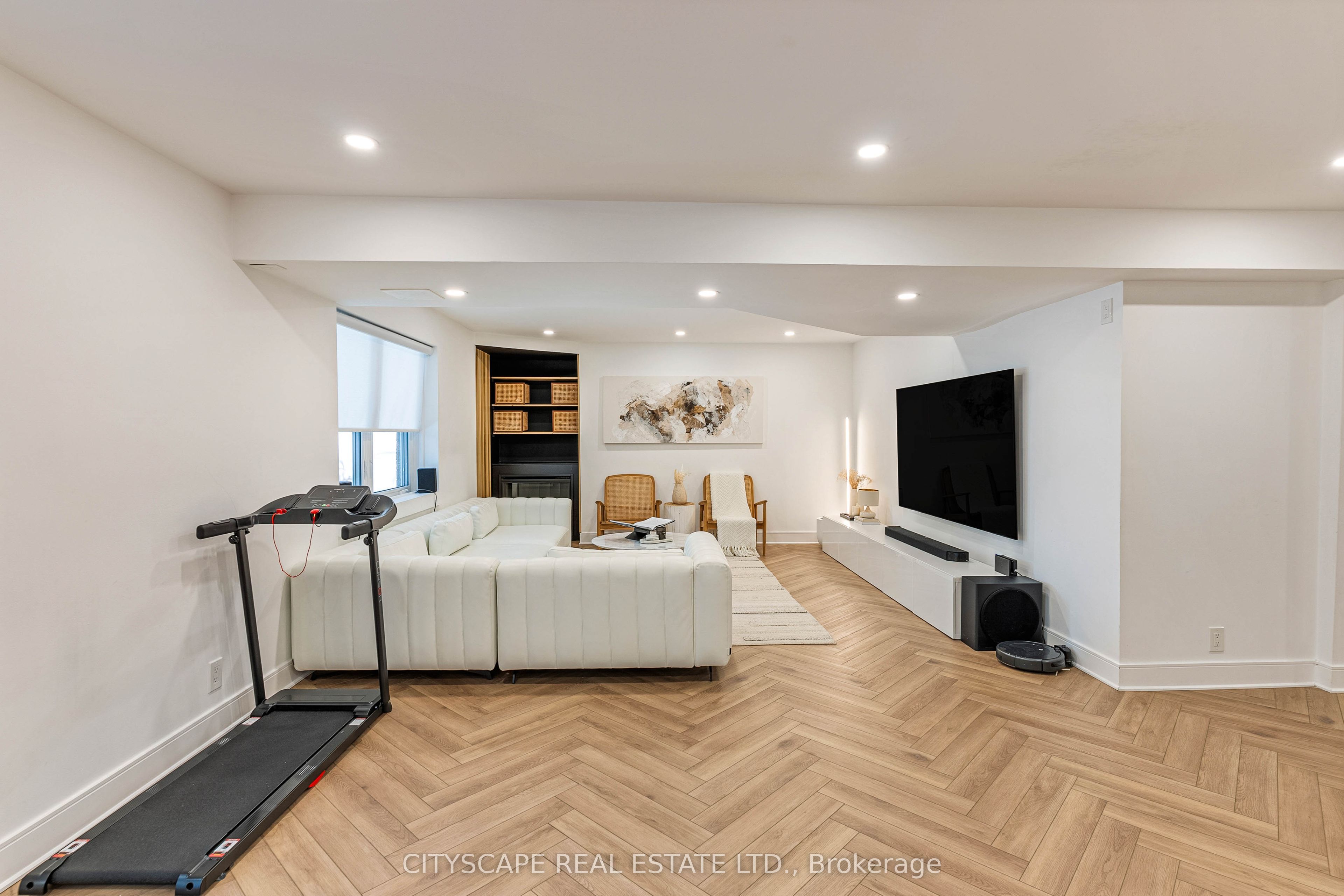 4582 Badminton Drive Property Photo 34