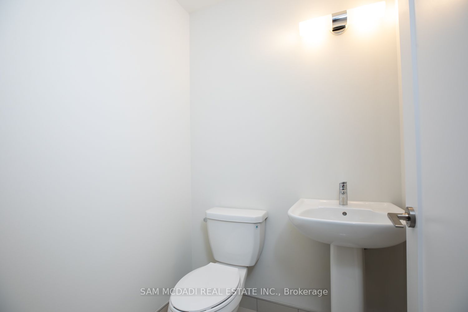 1180 Cawthra Road 102 Property Photo 6