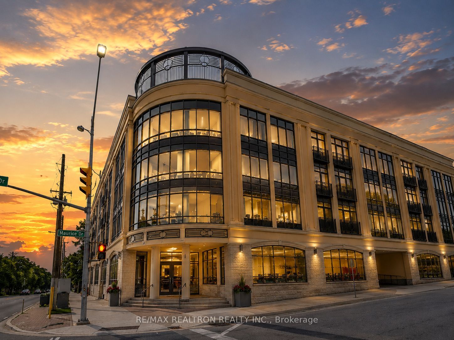 205 Lakeshore Road W 201