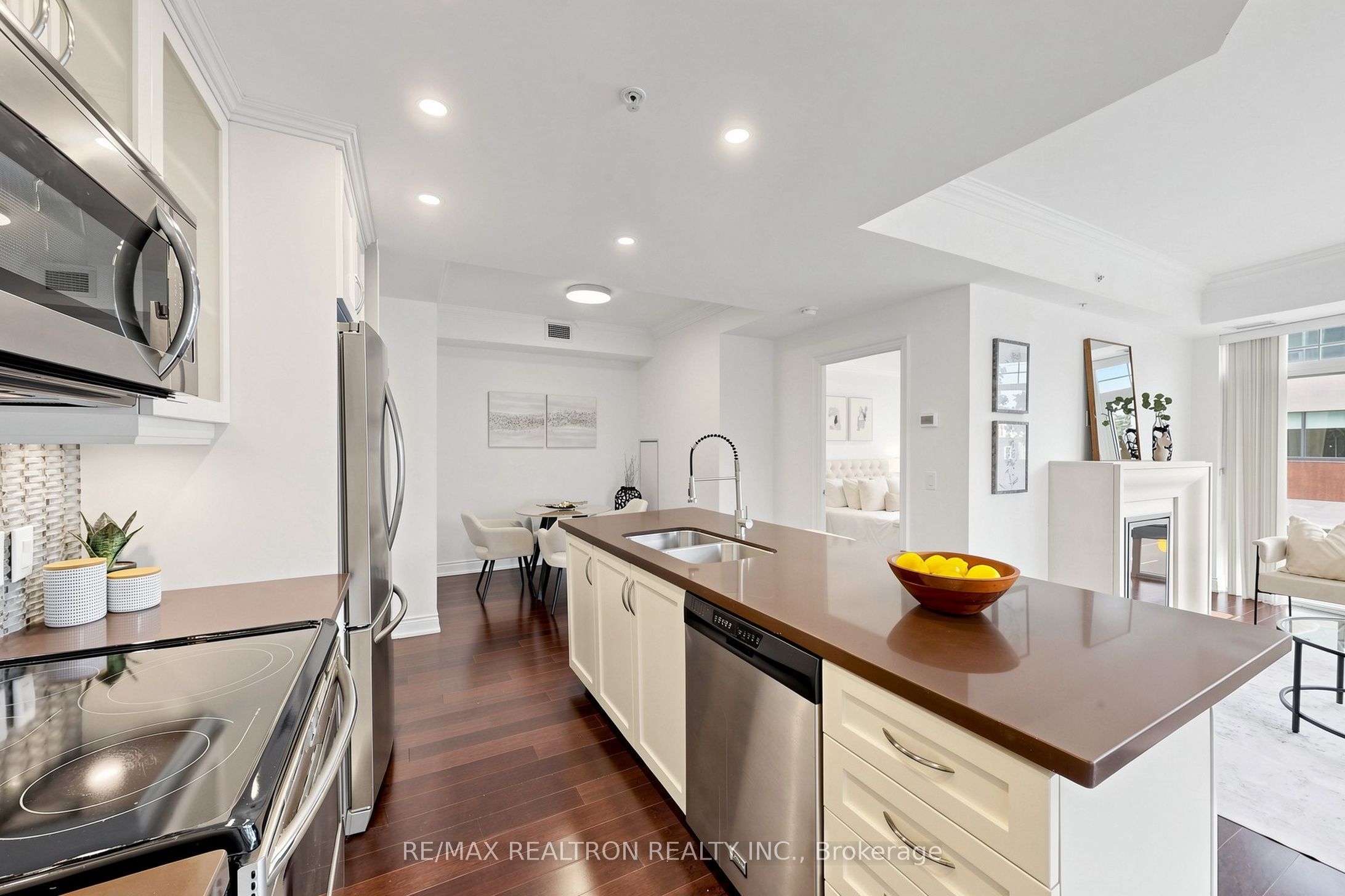 205 Lakeshore Road W 201 Property Photo 15