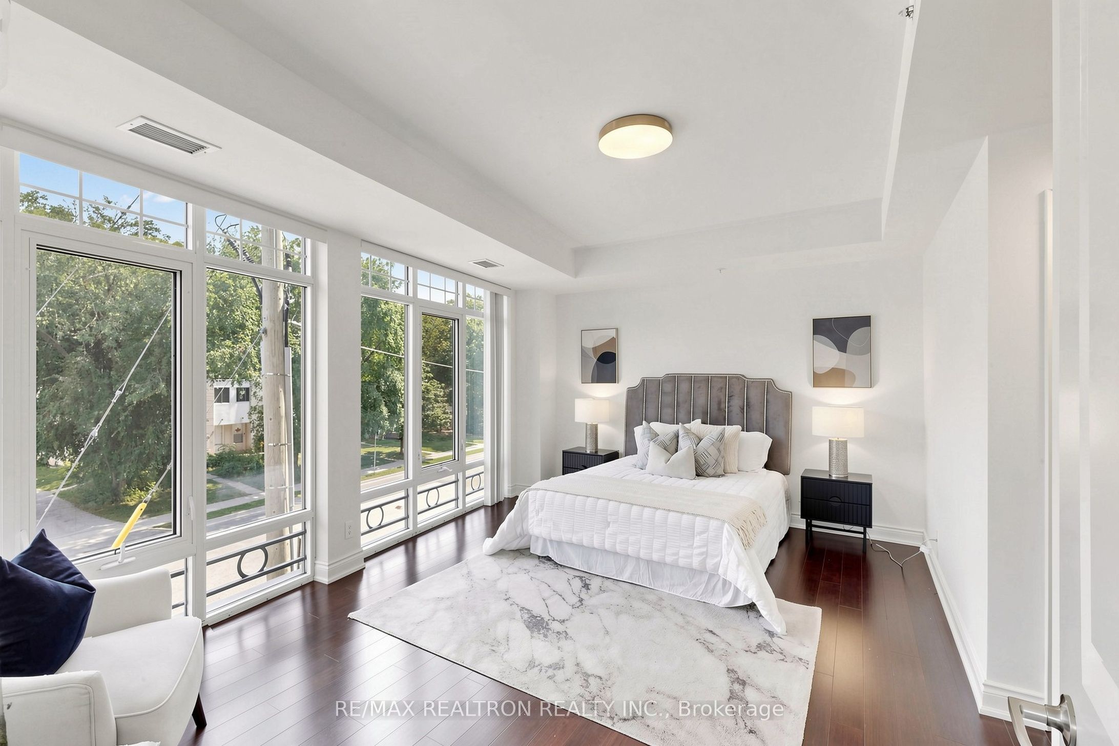 205 Lakeshore Road W 201 Property Photo 19