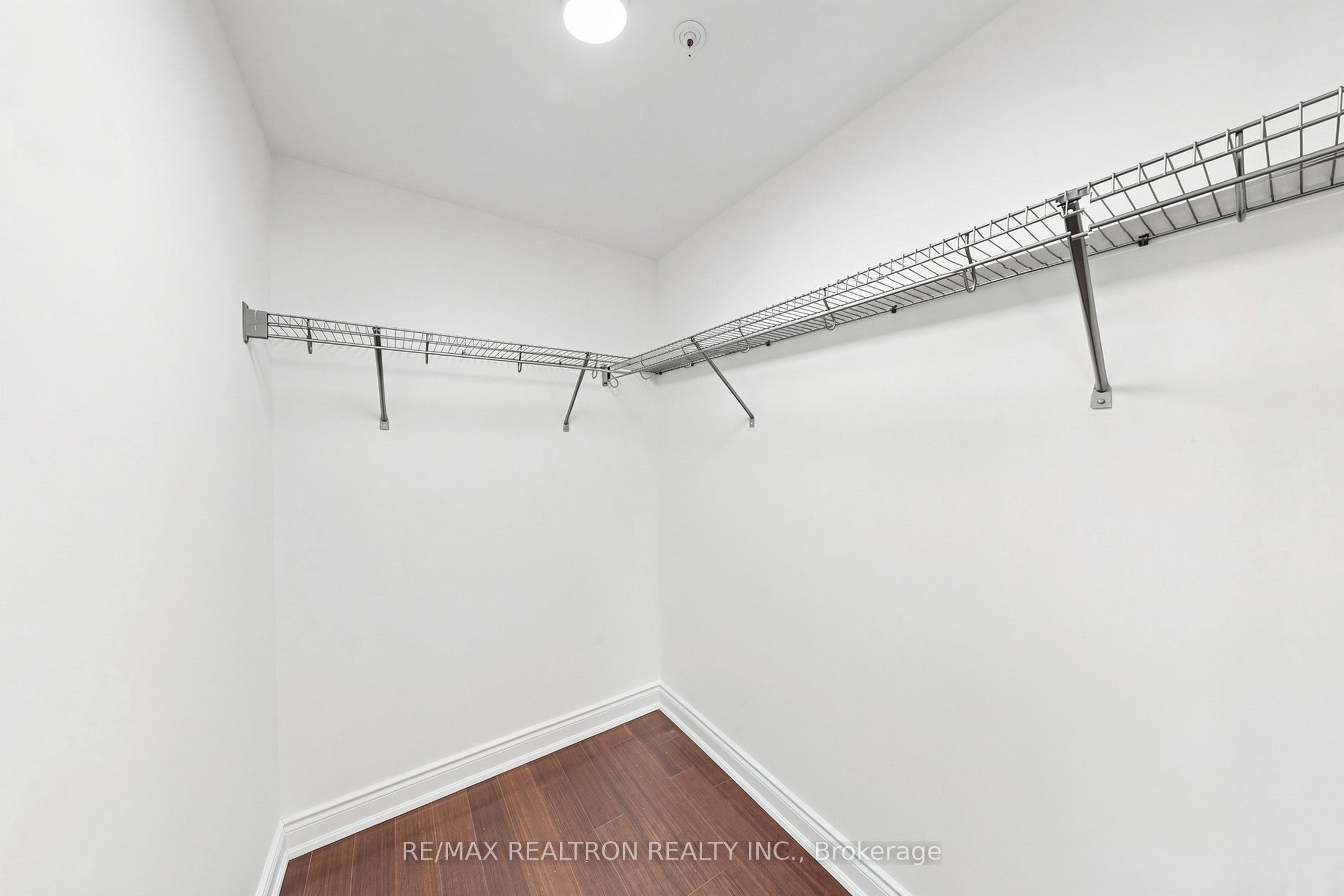 205 Lakeshore Road W 201 Property Photo 23