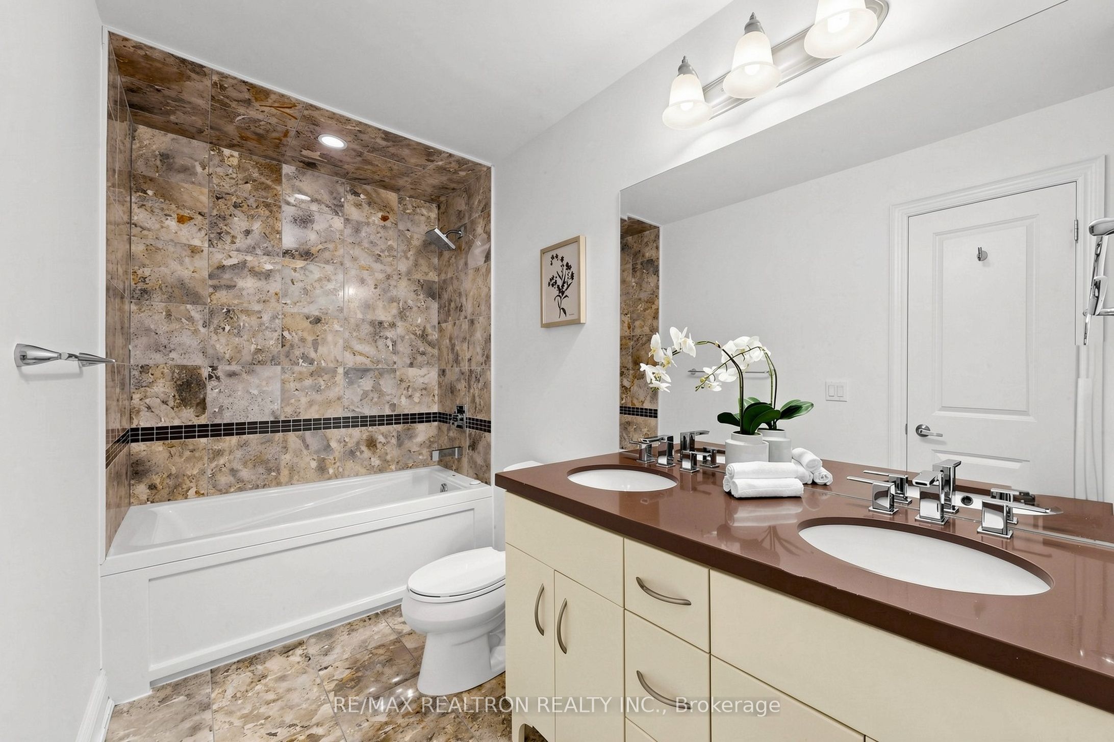 205 Lakeshore Road W 201 Property Photo 24