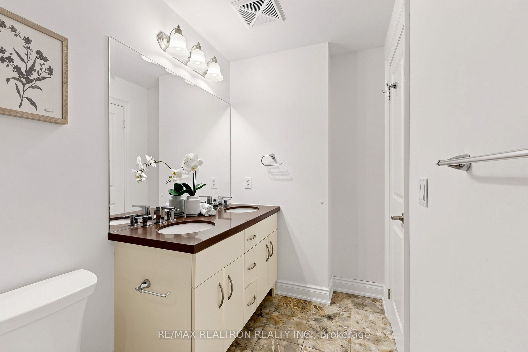 205 Lakeshore Road W 201 Property Photo 25