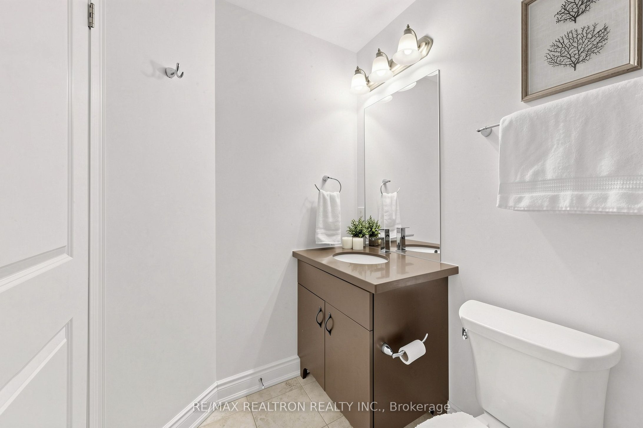 205 Lakeshore Road W 201 Property Photo 30