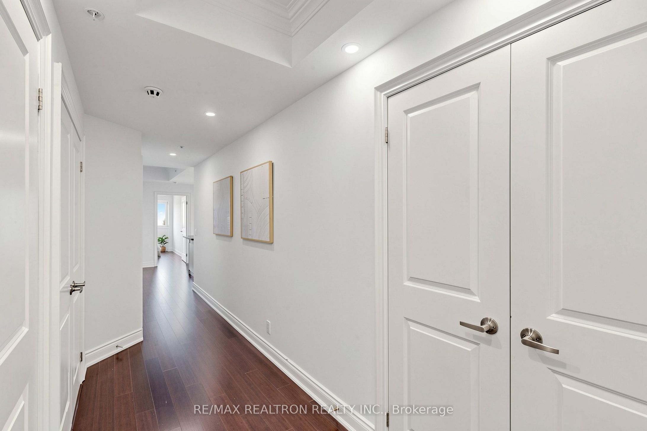 205 Lakeshore Road W 201 Property Photo 32