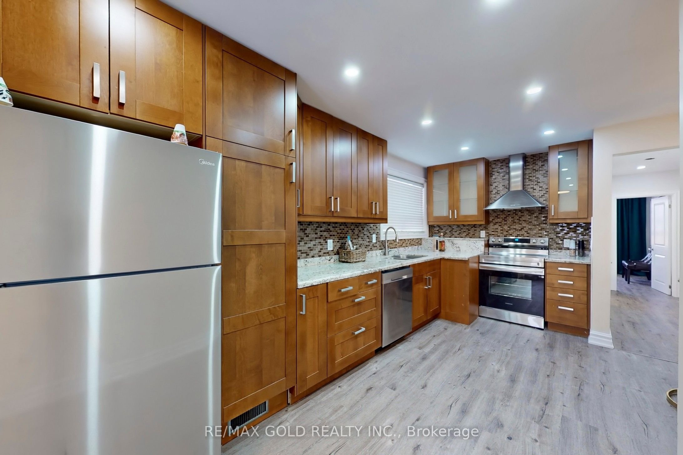 189 Kingsview Boulevard Property Photo 14
