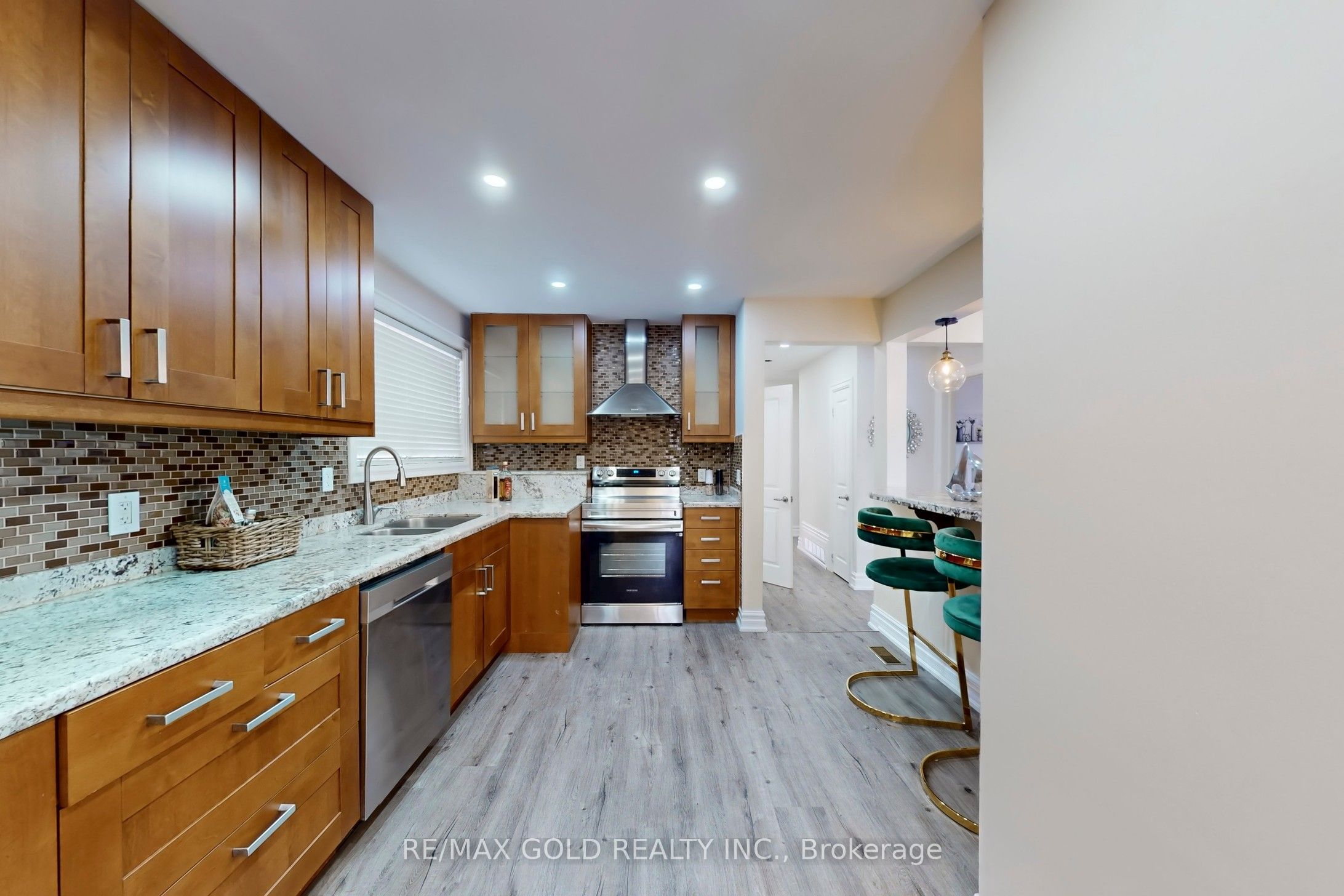 189 Kingsview Boulevard Property Photo 15