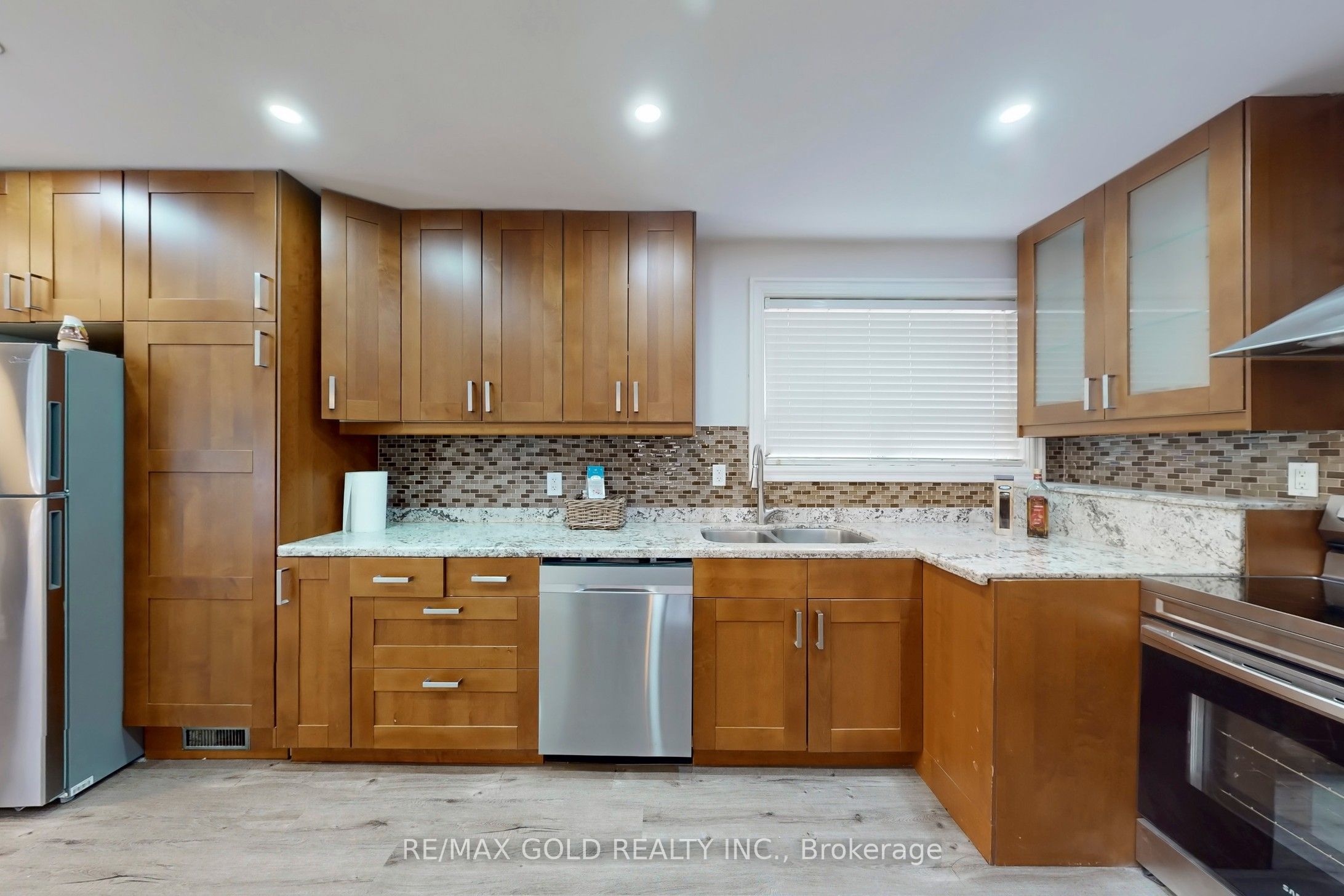 189 Kingsview Boulevard Property Photo 16