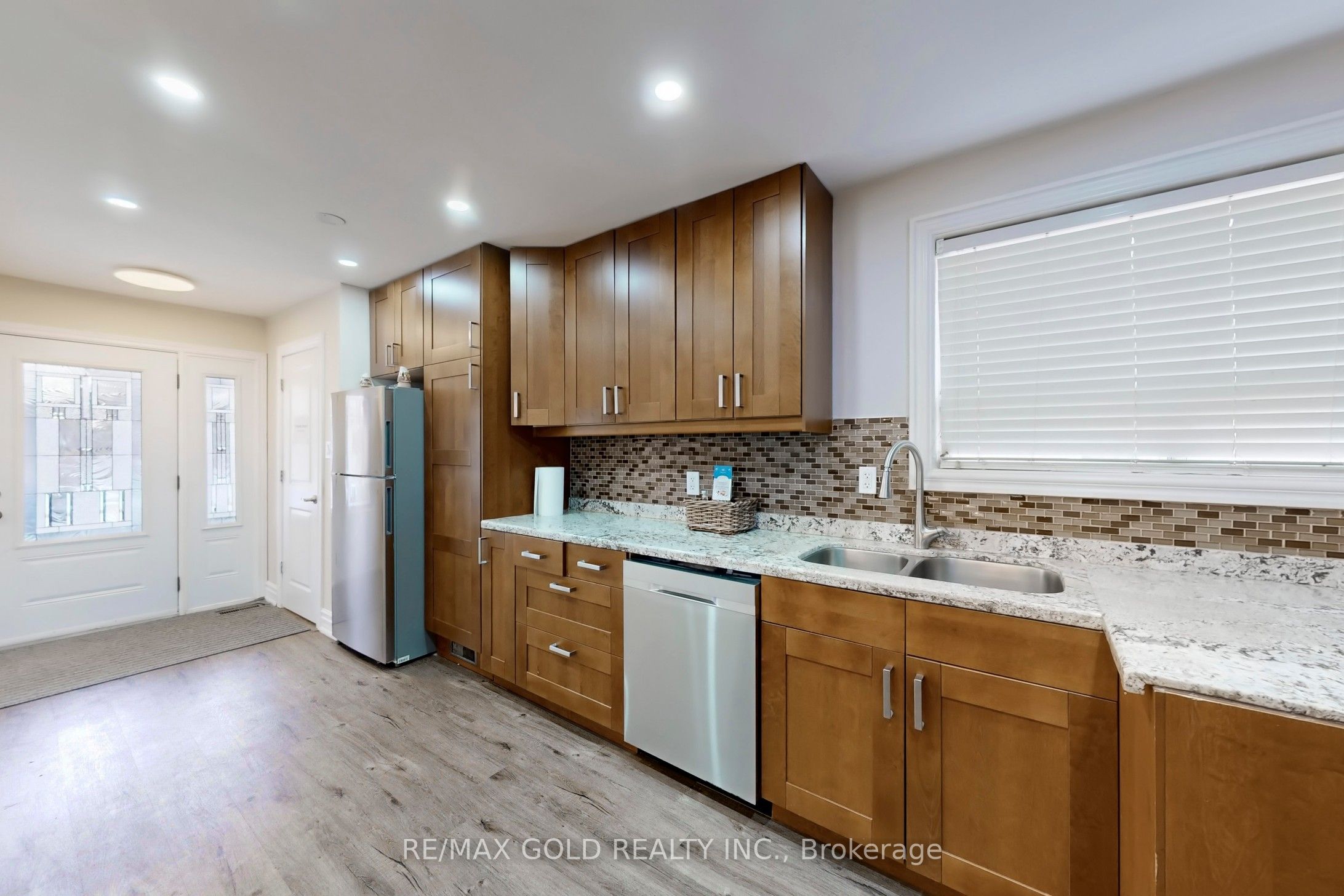 189 Kingsview Boulevard Property Photo 17