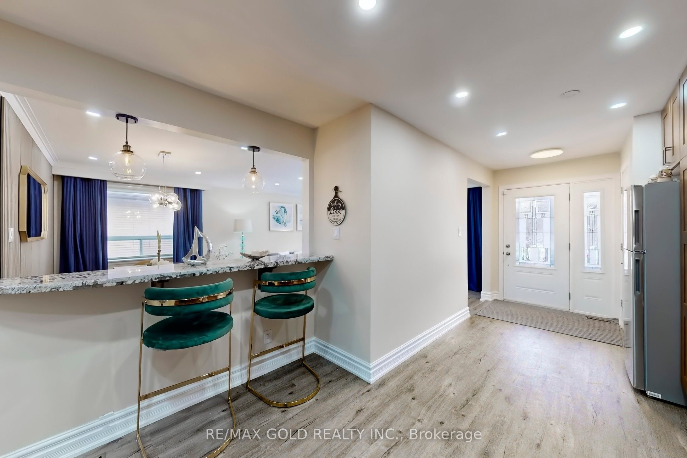 189 Kingsview Boulevard Property Photo 18