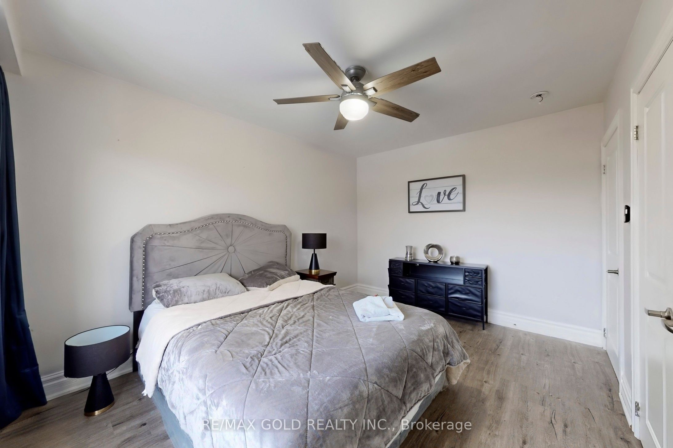 189 Kingsview Boulevard Property Photo 23