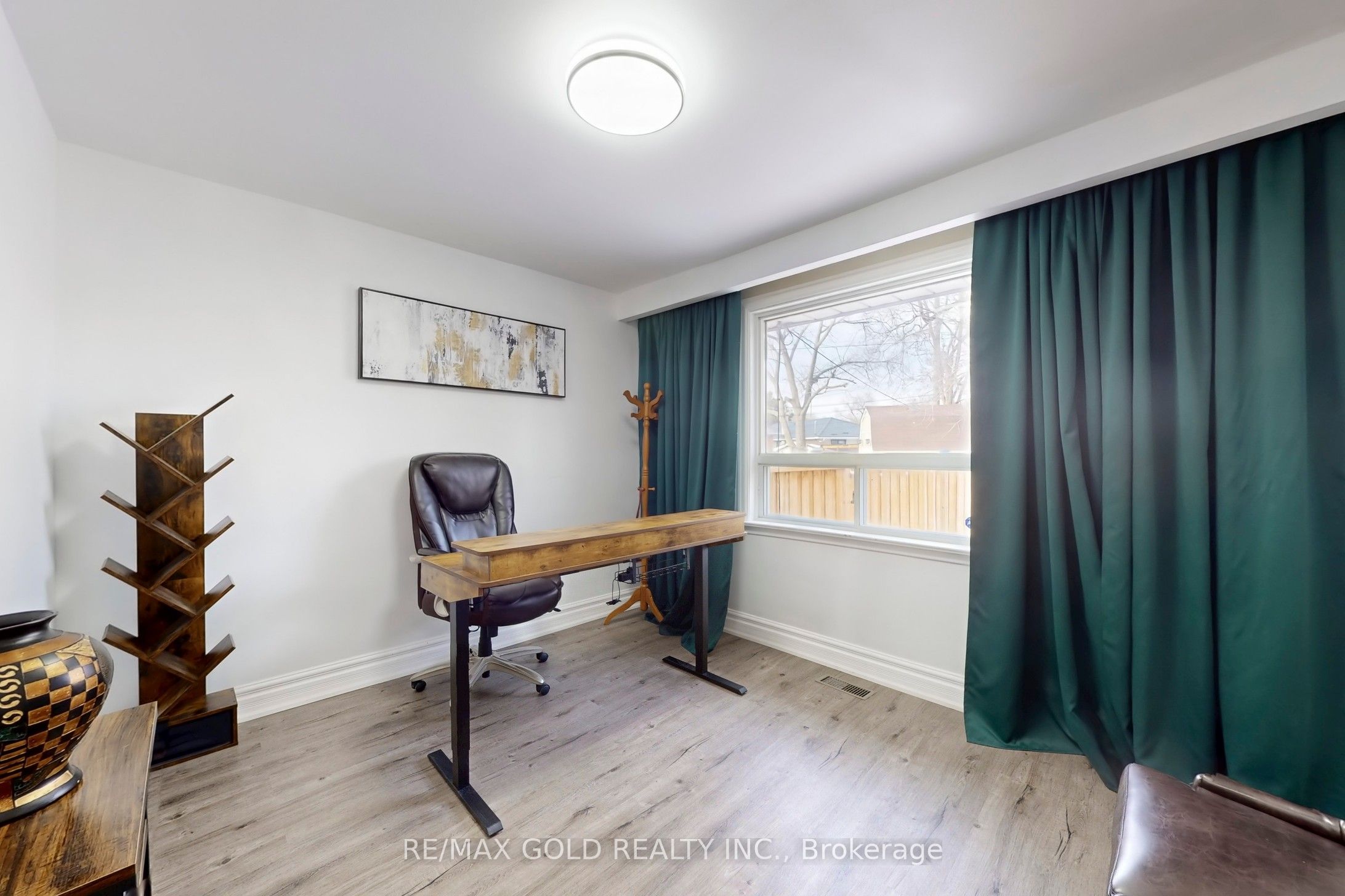 189 Kingsview Boulevard Property Photo 28