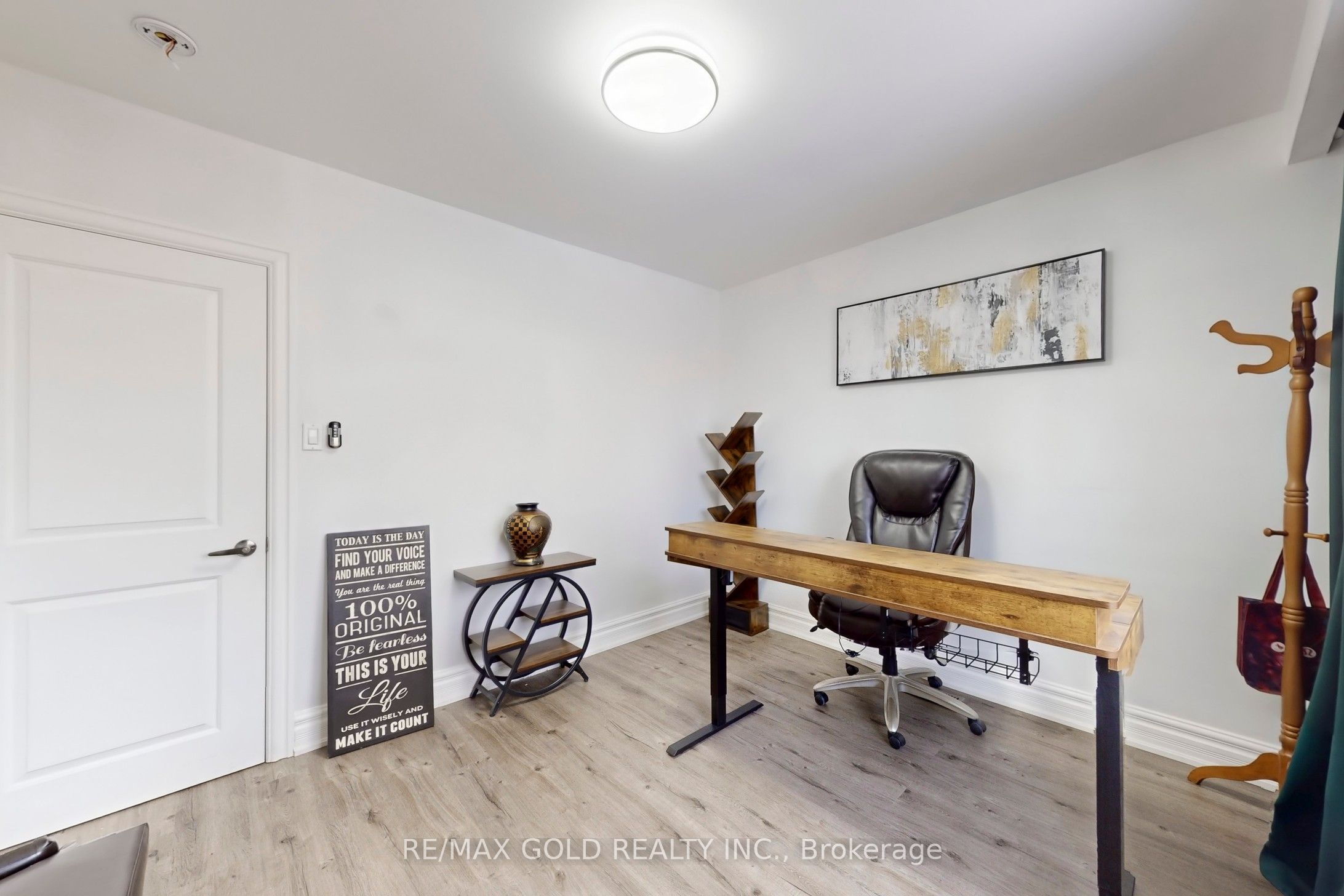 189 Kingsview Boulevard Property Photo 30