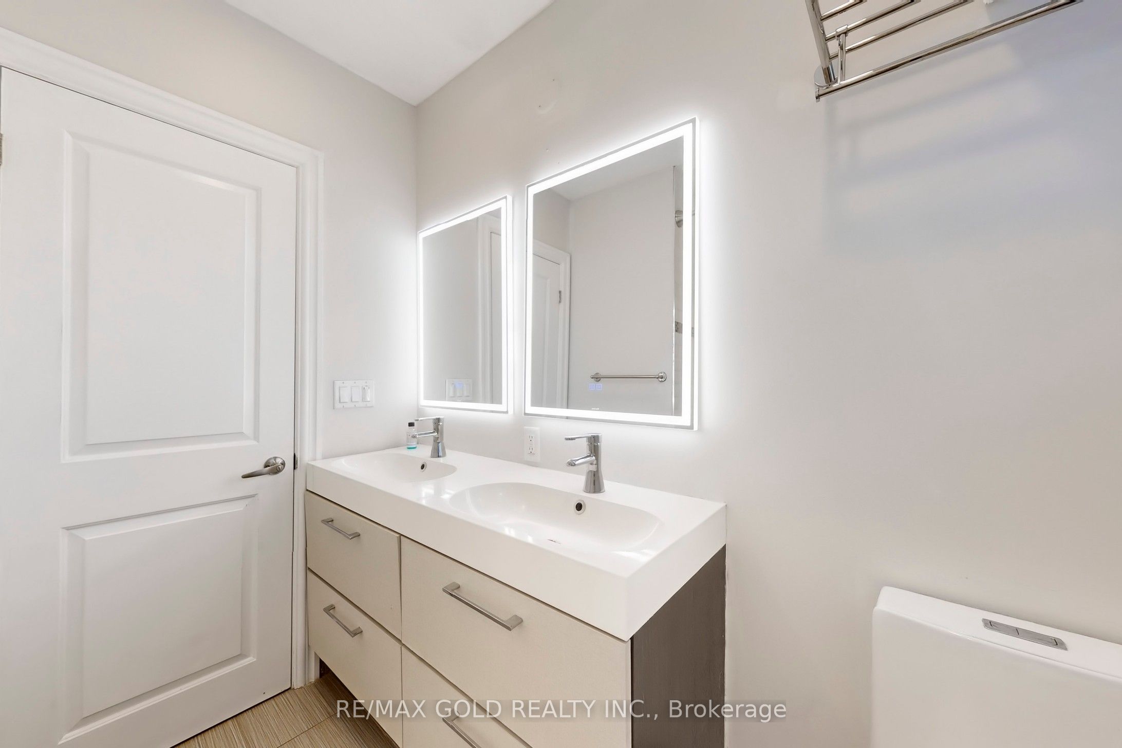 189 Kingsview Boulevard Property Photo 32