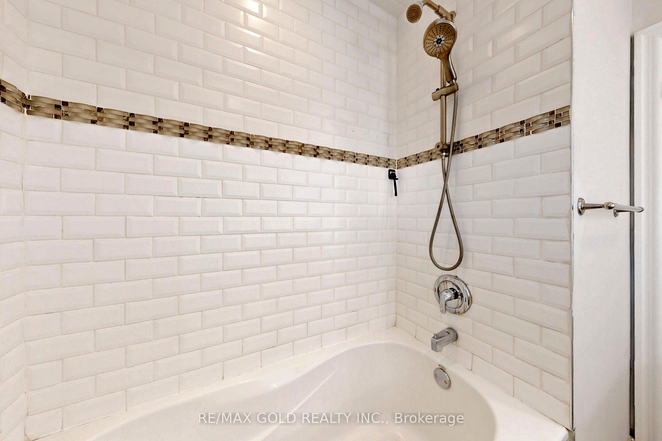 189 Kingsview Boulevard Property Photo 33