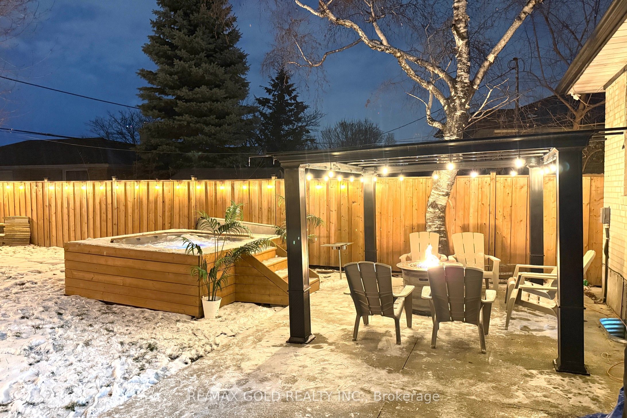 189 Kingsview Boulevard Property Photo 36
