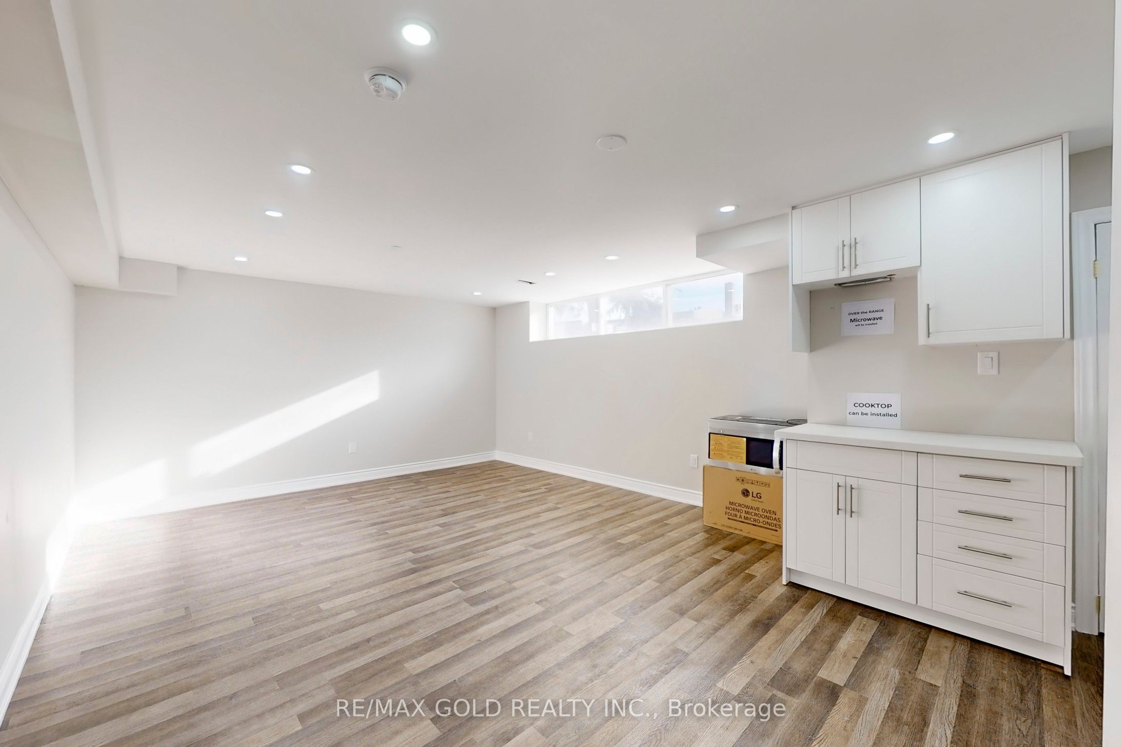 189 Kingsview Boulevard Property Photo 41