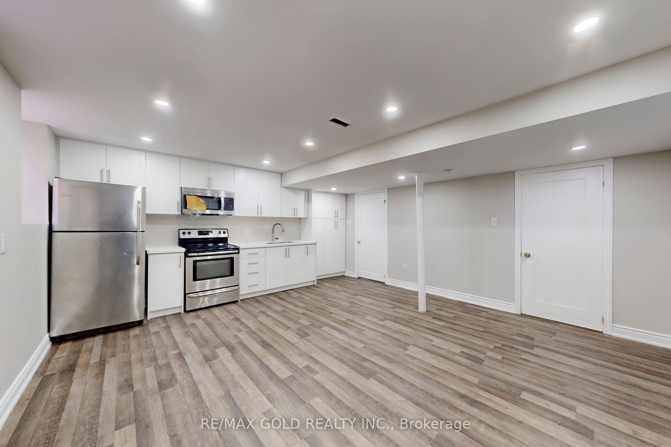 189 Kingsview Boulevard Property Photo 46