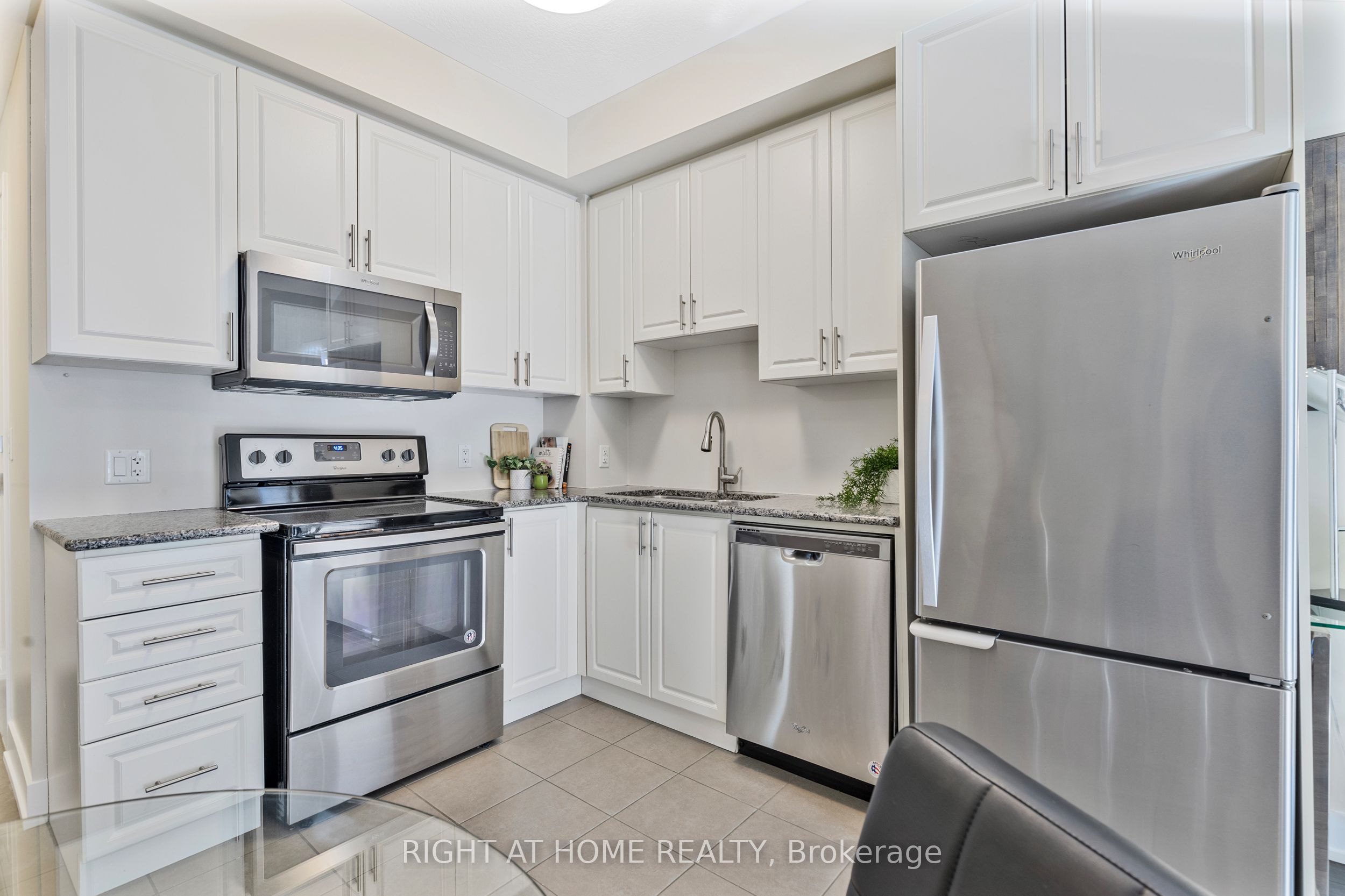 2486 Old Bronte Road 423 Property Photo 3