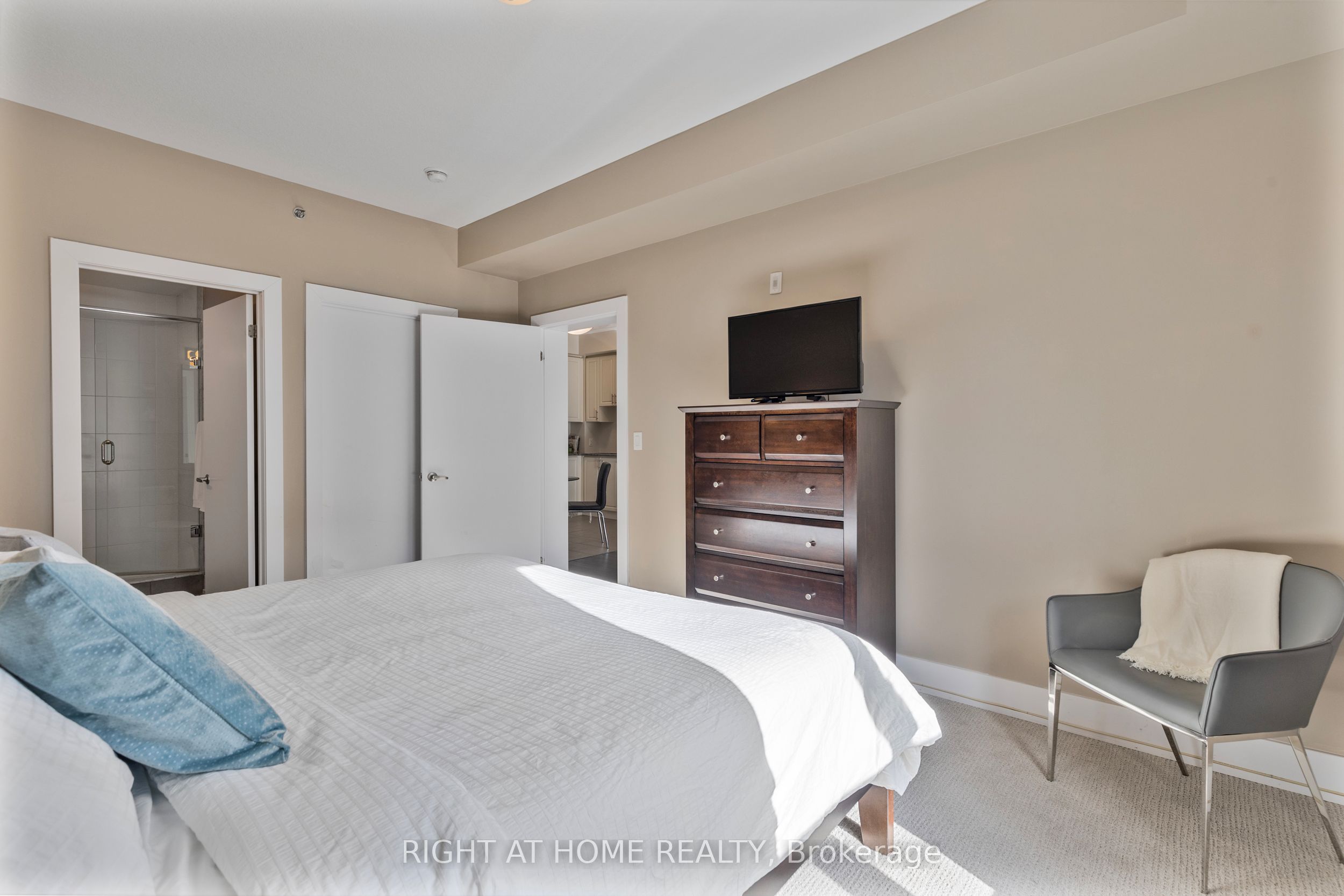 2486 Old Bronte Road 423 Property Photo 8