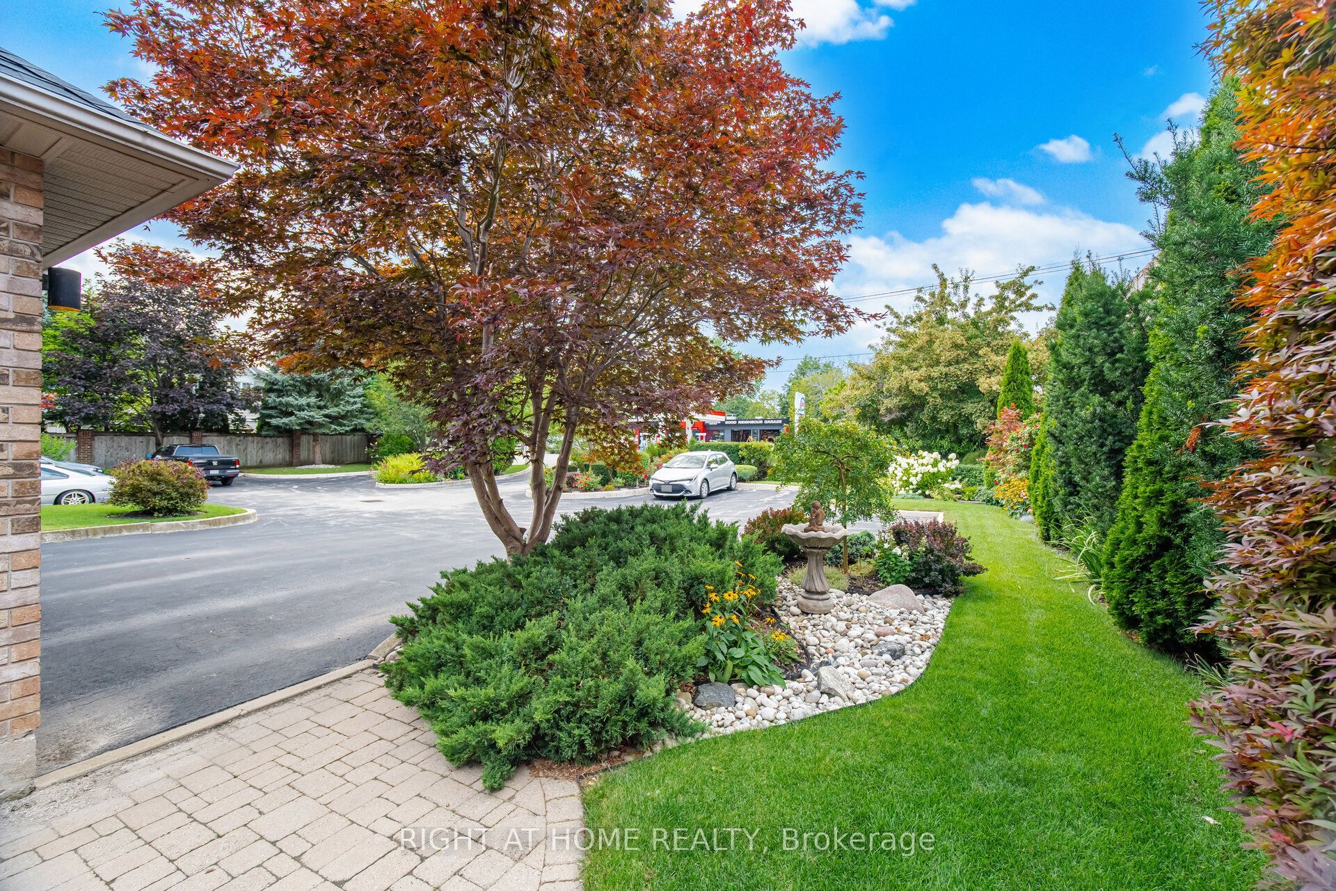 3064 Lakeshore Road W Property Photo 2