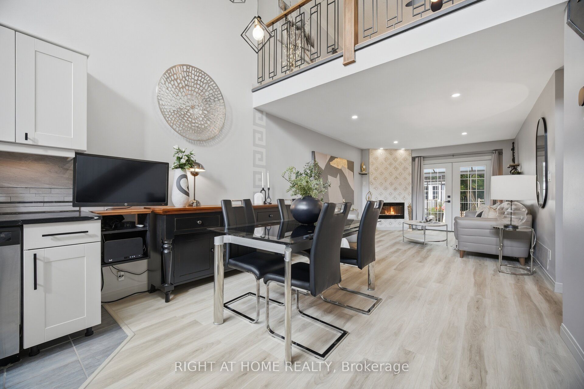 3064 Lakeshore Road W Property Photo 12