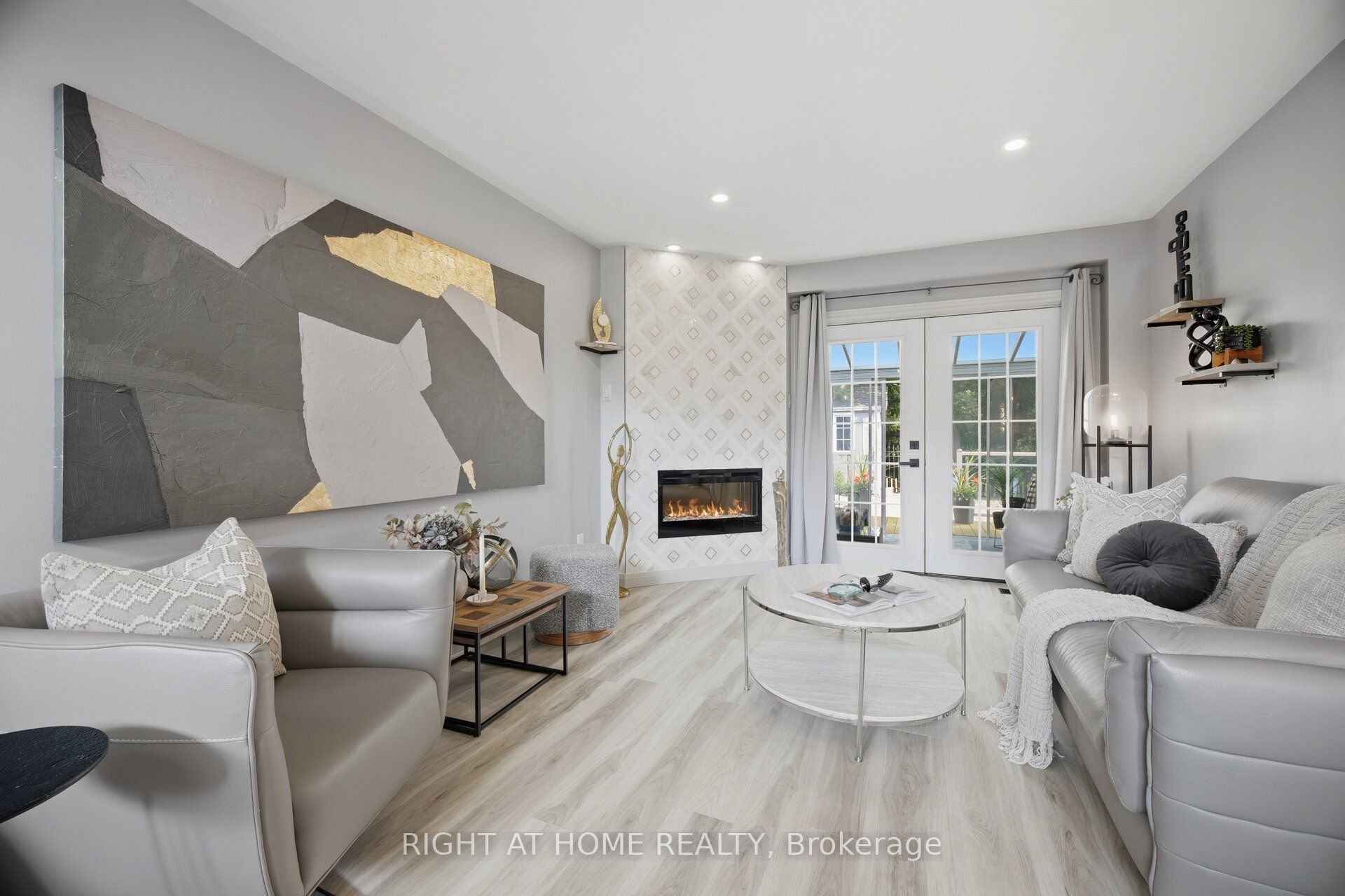 3064 Lakeshore Road W Property Photo 14