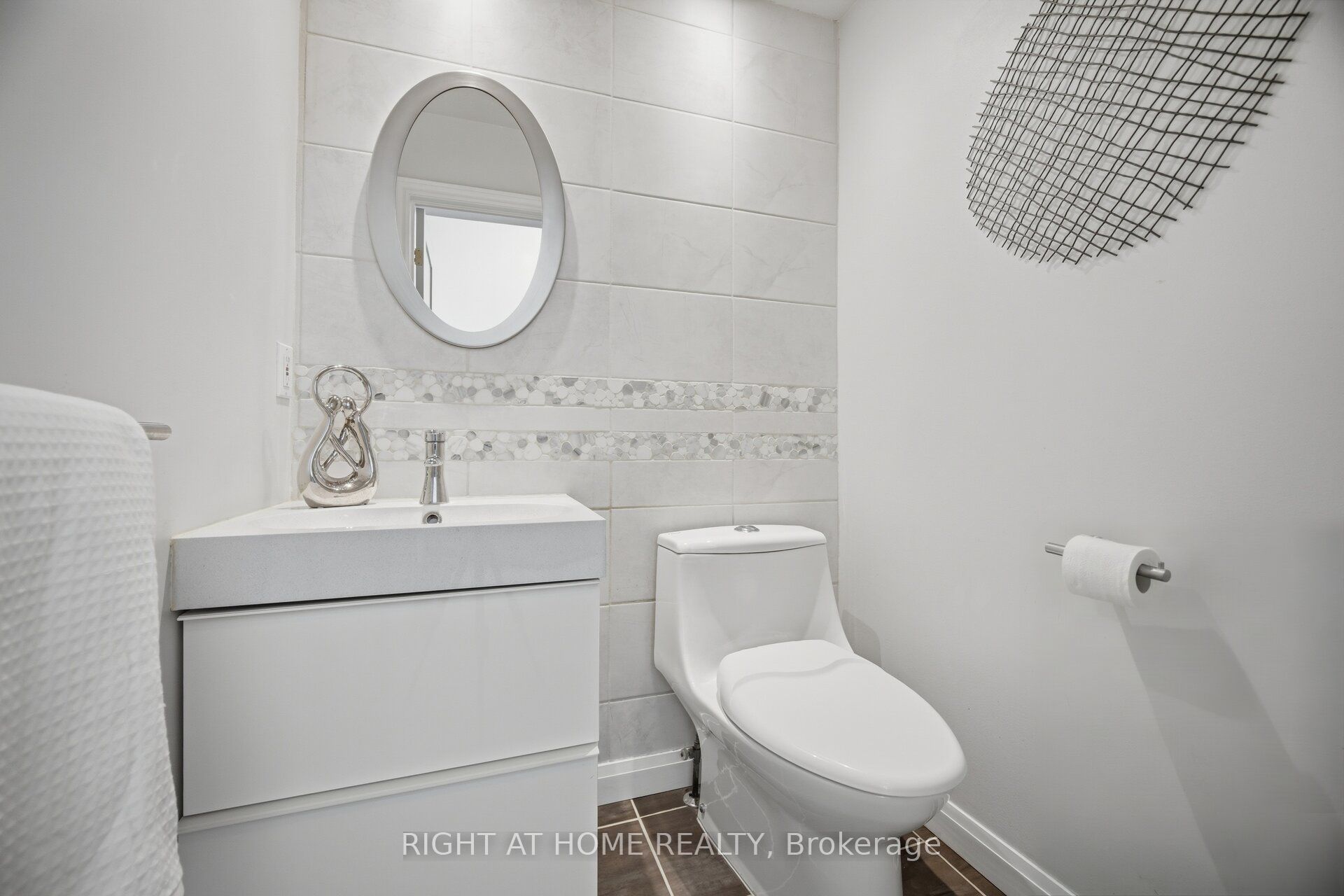 3064 Lakeshore Road W Property Photo 15