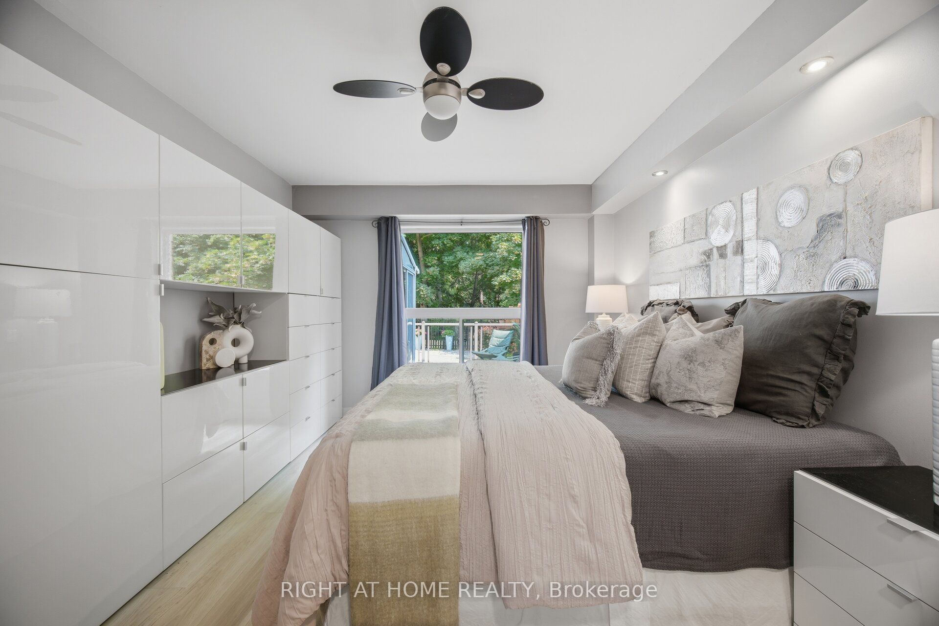 3064 Lakeshore Road W Property Photo 17