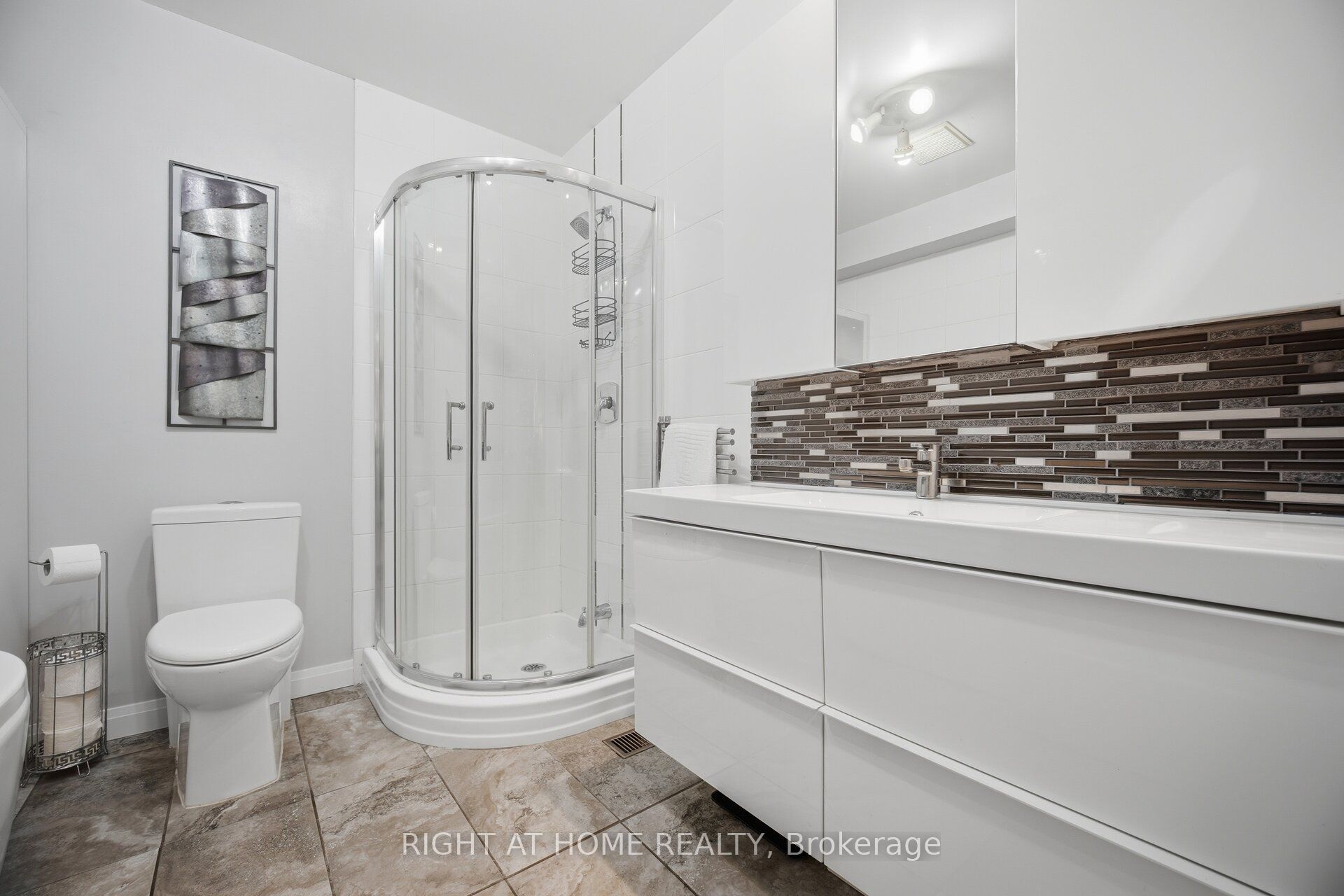 3064 Lakeshore Road W Property Photo 19