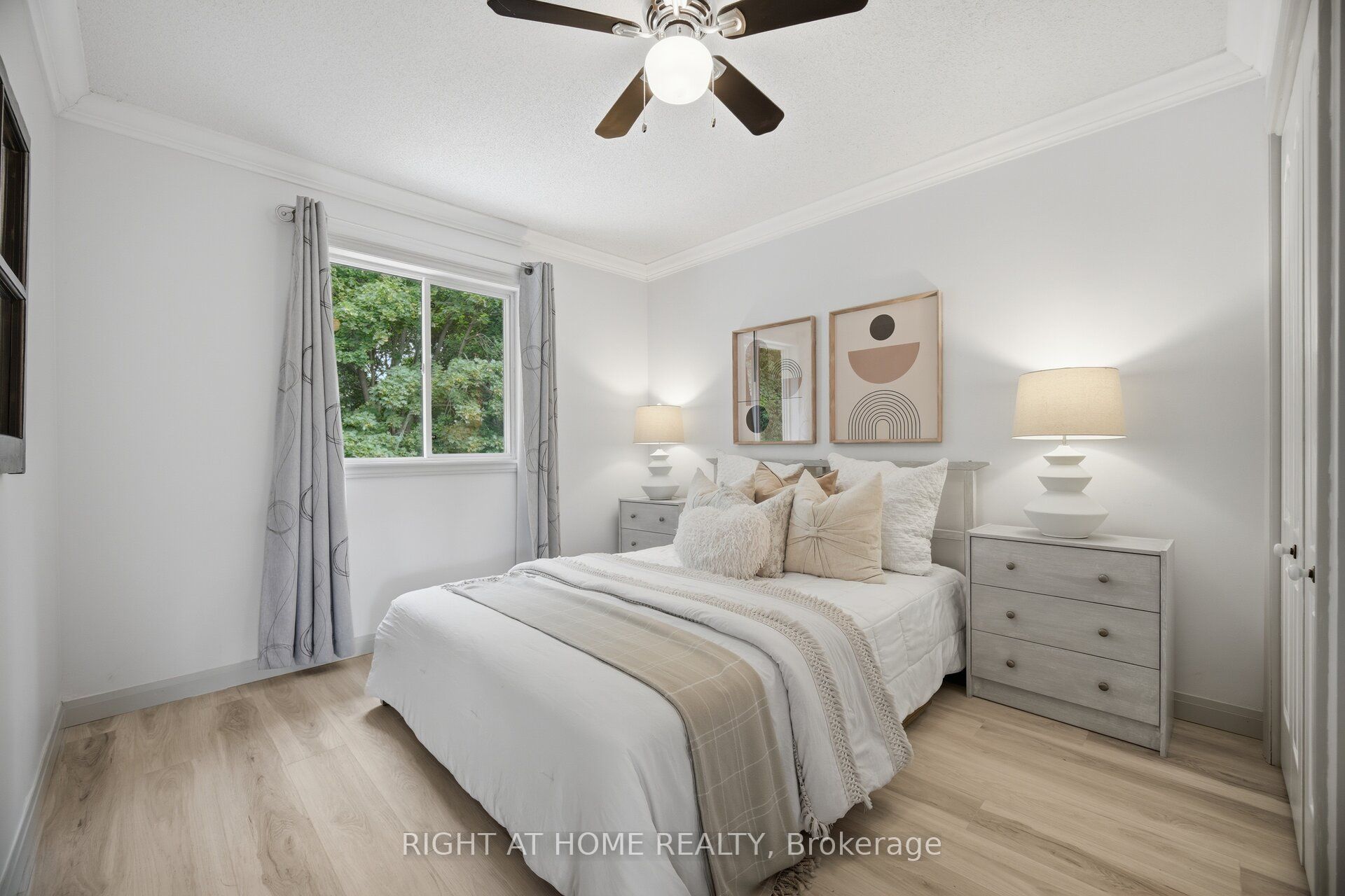 3064 Lakeshore Road W Property Photo 26