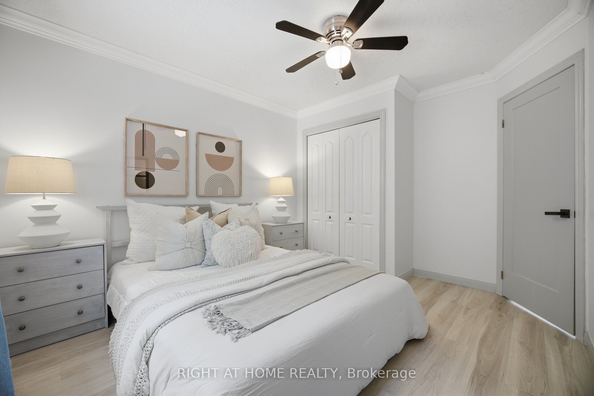 3064 Lakeshore Road W Property Photo 27
