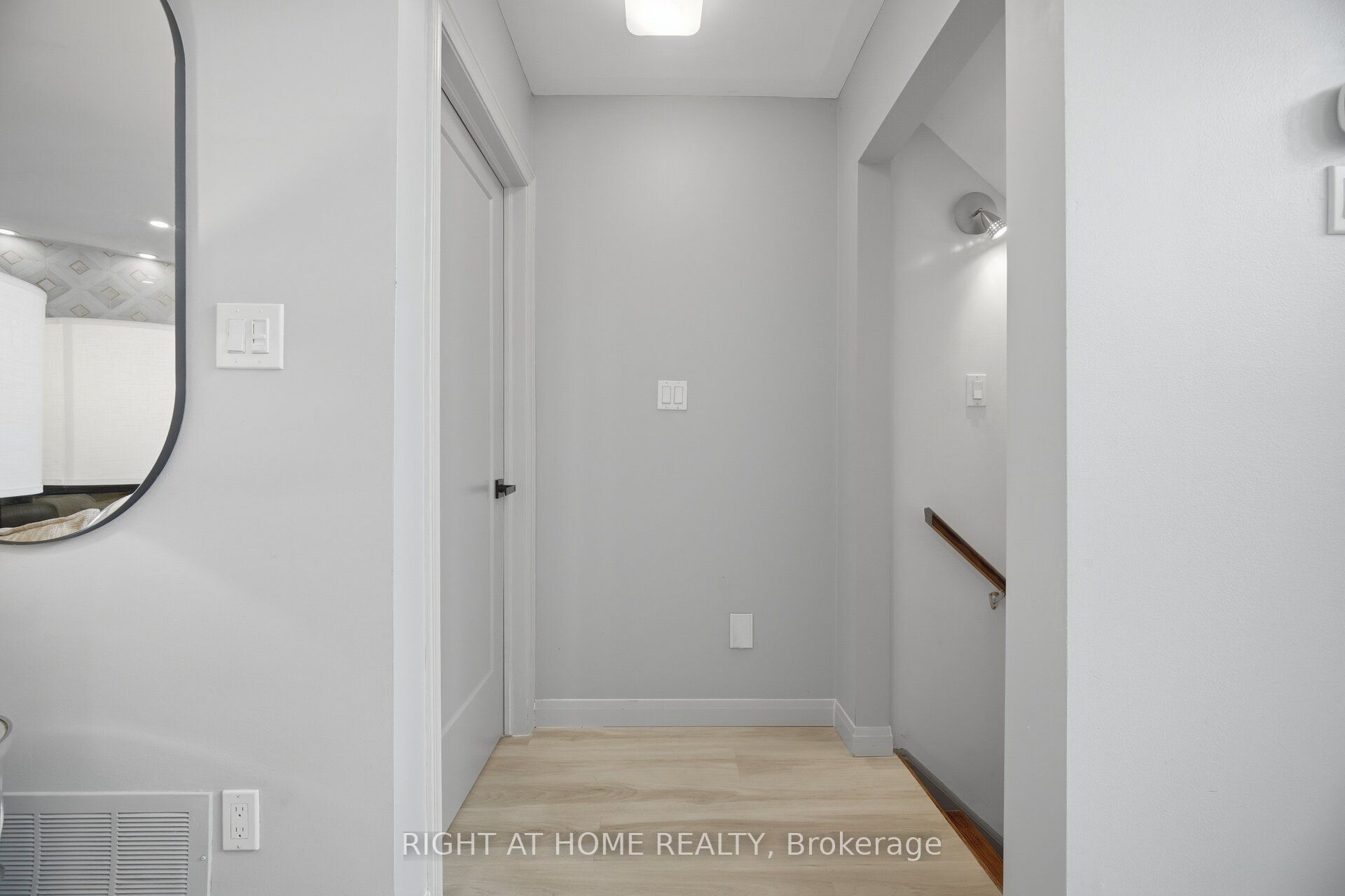 3064 Lakeshore Road W Property Photo 31