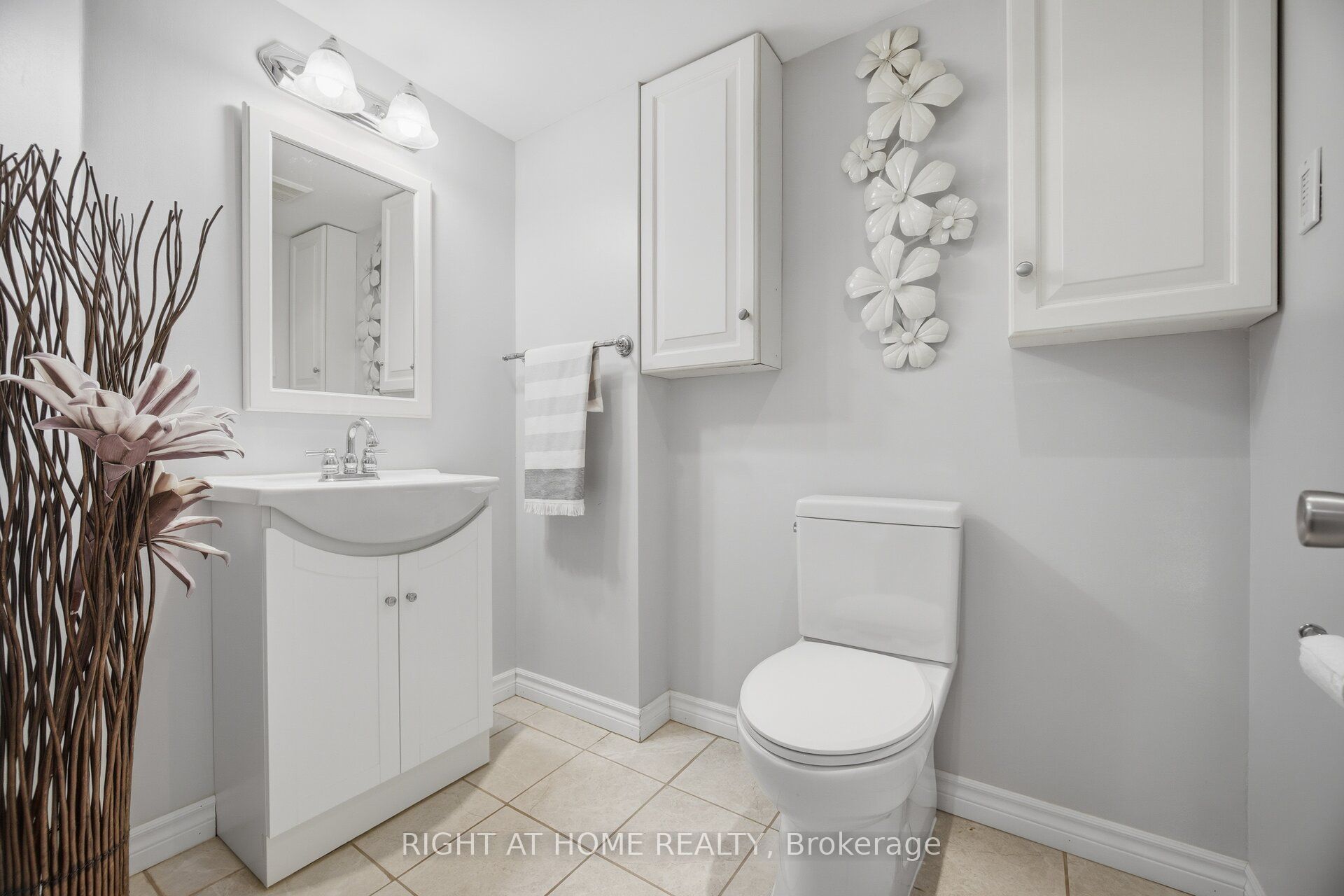 3064 Lakeshore Road W Property Photo 37